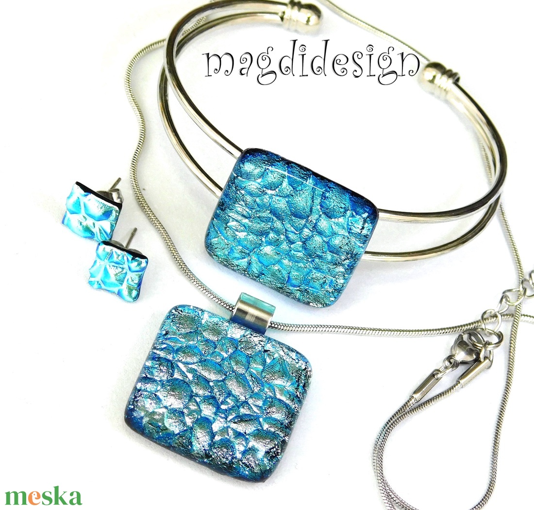 Ezüstös kék dichroic üvegékszer szett nyaklánc, karkötő, stiftes fülbevaló - ékszer - ékszerszett - Meska.hu Ezüstös kék dichroic üvegékszer szett nyaklánc, karkötő, stiftes fülbevaló - ékszer - ékszerszett - Meska.hu