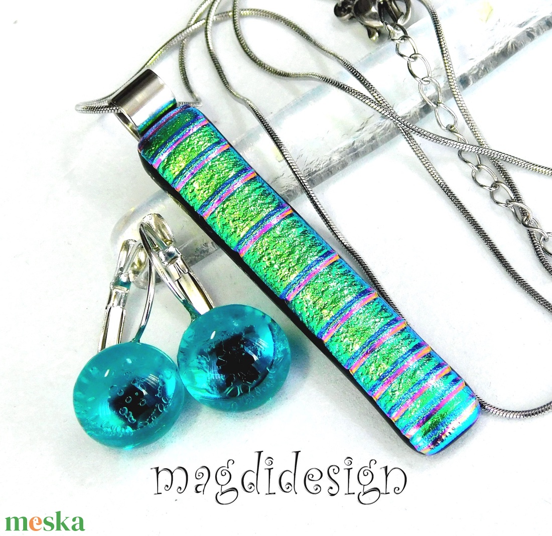 Rózsaszín csíkos dichroic üvegékszer szett nyaklánc, kapcsos fülbevaló 1 - ékszer - ékszerszett - Meska.hu Rózsaszín csíkos dichroic üvegékszer szett nyaklánc, kapcsos fülbevaló 1 - ékszer - ékszerszett - Meska.hu