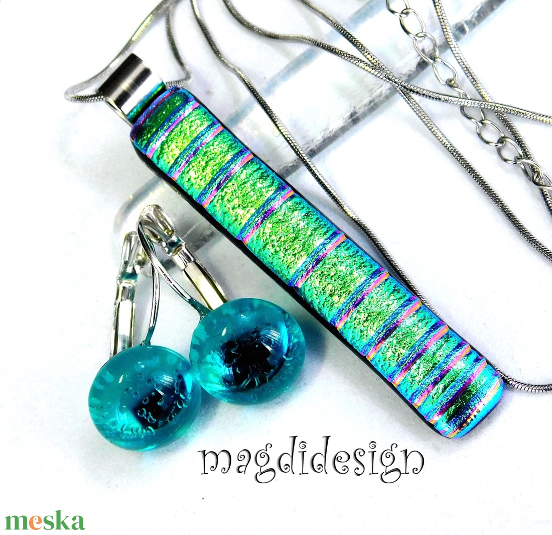 Rózsaszín csíkos dichroic üvegékszer szett nyaklánc, kapcsos fülbevaló 1 - ékszer - ékszerszett - Meska.hu Rózsaszín csíkos dichroic üvegékszer szett nyaklánc, kapcsos fülbevaló 1 - ékszer - ékszerszett - Meska.hu