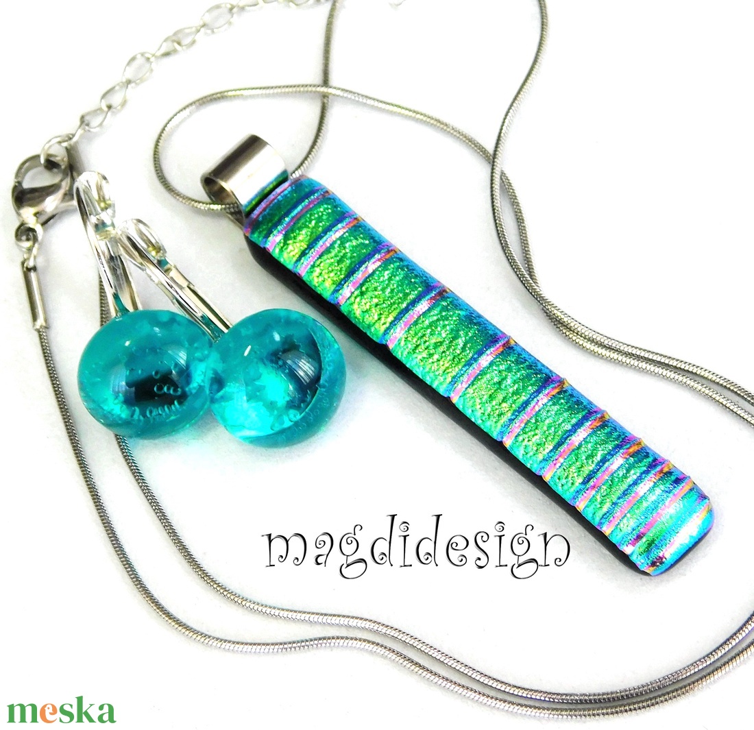 Rózsaszín csíkos dichroic üvegékszer szett nyaklánc, kapcsos fülbevaló 1 - ékszer - ékszerszett - Meska.hu Rózsaszín csíkos dichroic üvegékszer szett nyaklánc, kapcsos fülbevaló 1 - ékszer - ékszerszett - Meska.hu