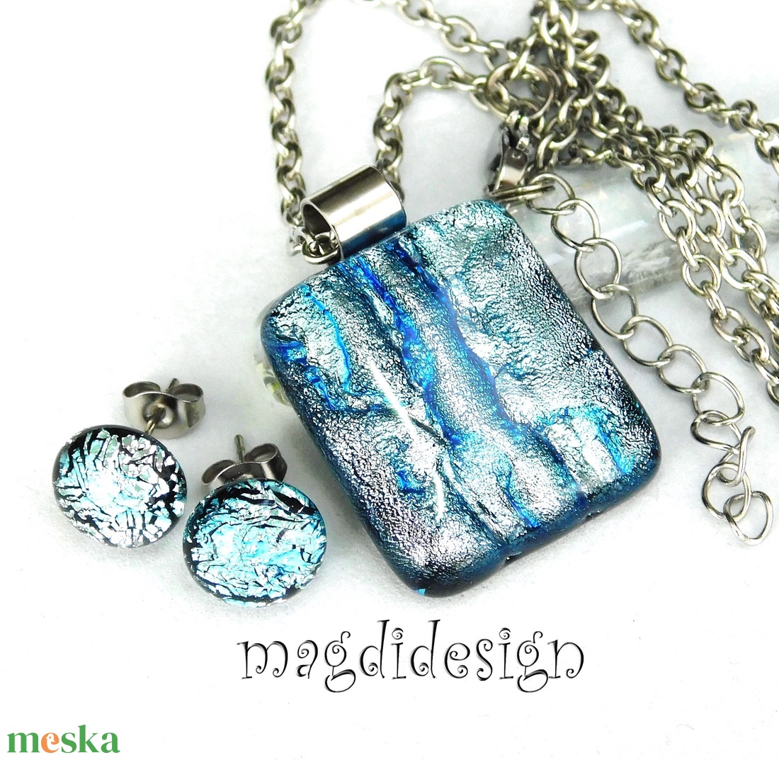 Ezüst-kék hullámzás dichroic üvegékszer szett nyaklánc stiftes fülbevaló 1 - ékszer - ékszerszett - Meska.hu Ezüst-kék hullámzás dichroic üvegékszer szett nyaklánc stiftes fülbevaló 1 - ékszer - ékszerszett - Meska.hu