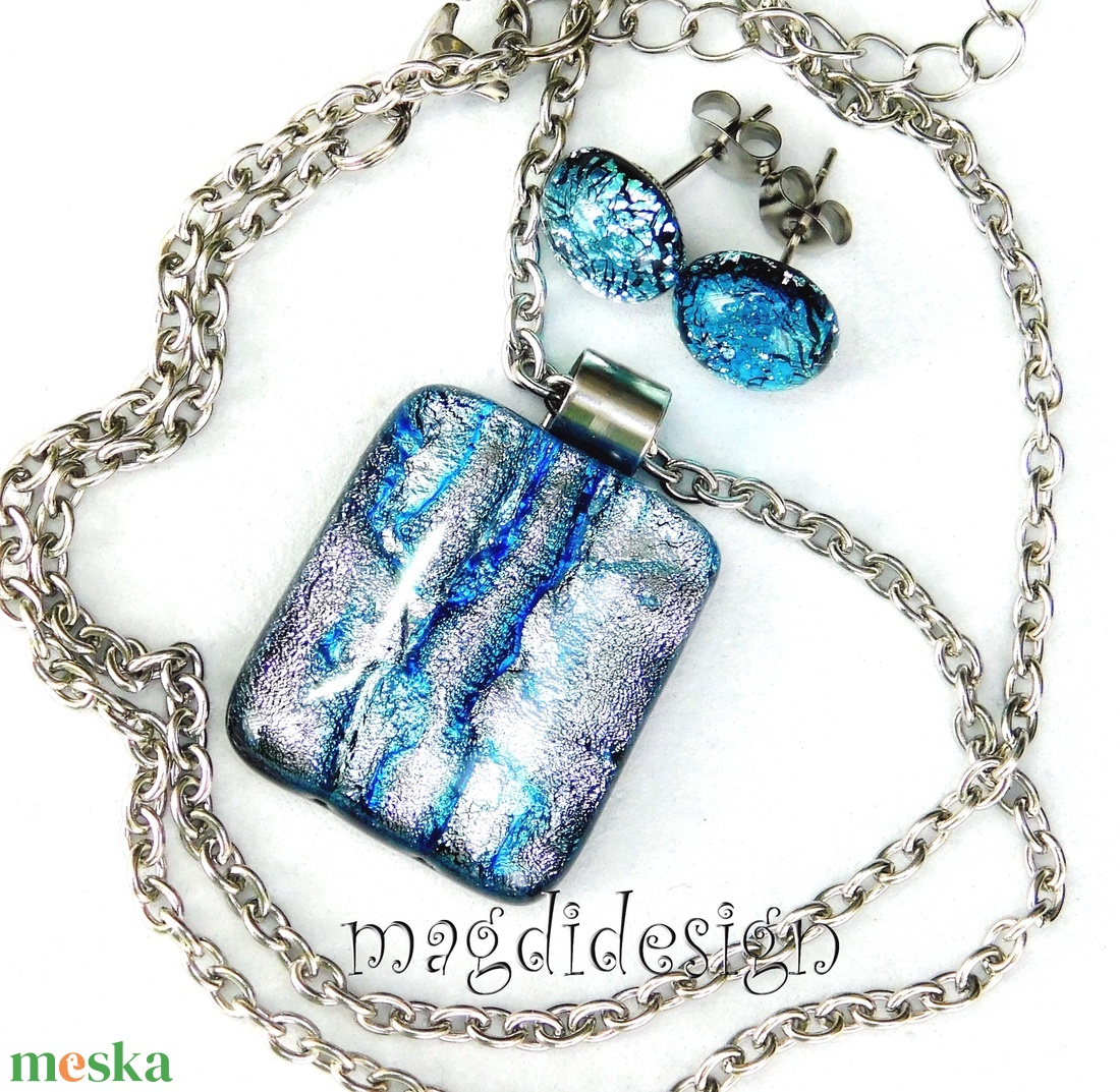 Ezüst-kék hullámzás dichroic üvegékszer szett nyaklánc stiftes fülbevaló 1 - ékszer - ékszerszett - Meska.hu Ezüst-kék hullámzás dichroic üvegékszer szett nyaklánc stiftes fülbevaló 1 - ékszer - ékszerszett - Meska.hu