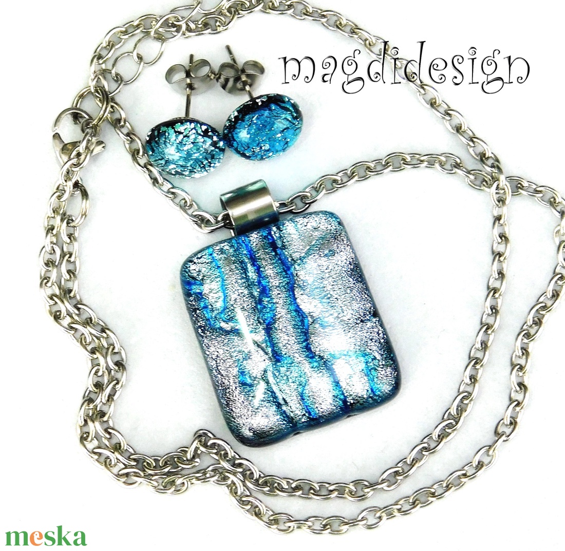 Ezüst-kék hullámzás dichroic üvegékszer szett nyaklánc stiftes fülbevaló 1 - ékszer - ékszerszett - Meska.hu Ezüst-kék hullámzás dichroic üvegékszer szett nyaklánc stiftes fülbevaló 1 - ékszer - ékszerszett - Meska.hu