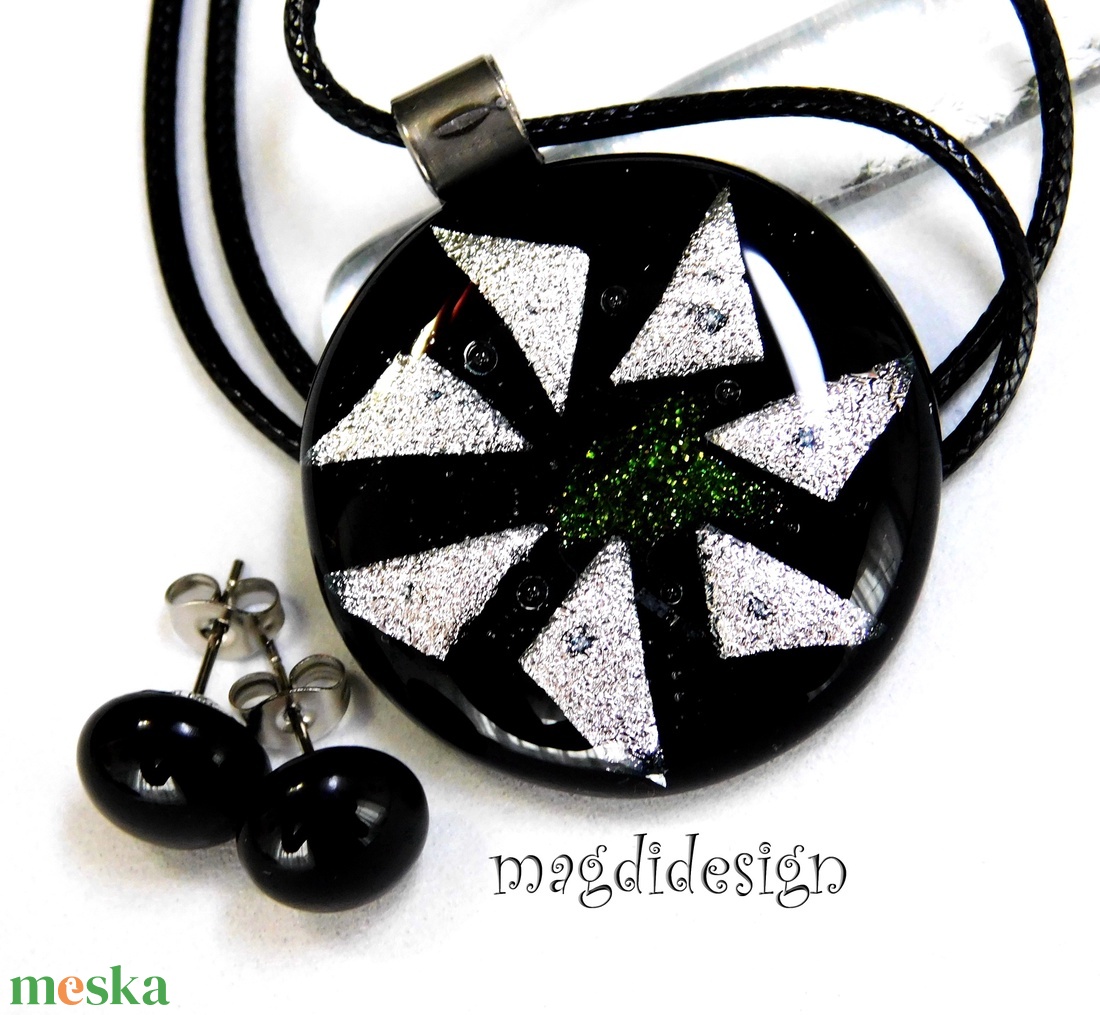 MAXI Fekete ezüst színjáték dichroic üvegékszer szett nyaklánc stiftes fülbevaló - ékszer - ékszerszett - Meska.hu MAXI Fekete ezüst színjáték dichroic üvegékszer szett nyaklánc stiftes fülbevaló - ékszer - ékszerszett - Meska.hu