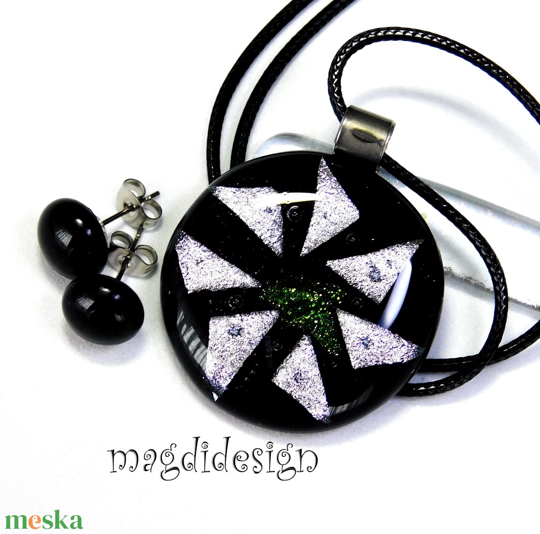 MAXI Fekete ezüst színjáték dichroic üvegékszer szett nyaklánc stiftes fülbevaló - ékszer - ékszerszett - Meska.hu MAXI Fekete ezüst színjáték dichroic üvegékszer szett nyaklánc stiftes fülbevaló - ékszer - ékszerszett - Meska.hu