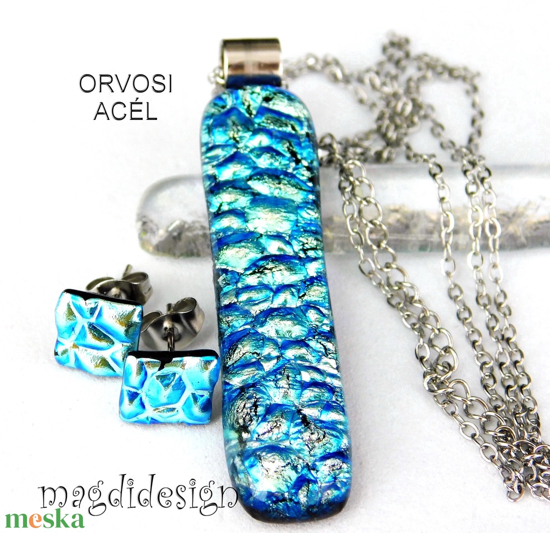 Ezüstös kék dichroic üvegékszer szett nyaklánc stiftes fülbevaló - ékszer - ékszerszett - Meska.hu Ezüstös kék dichroic üvegékszer szett nyaklánc stiftes fülbevaló - ékszer - ékszerszett - Meska.hu
