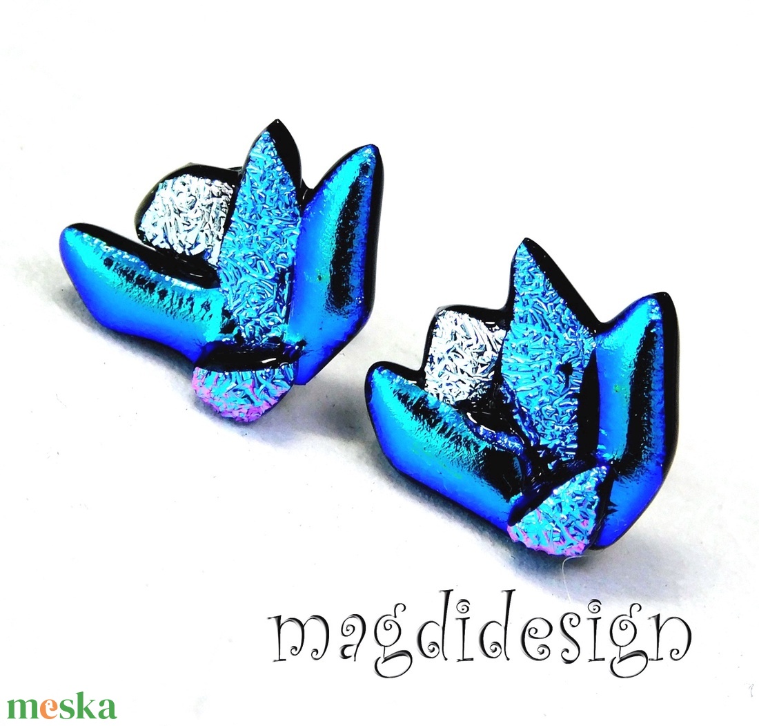 Csillogó ezüst-kék dichroic üvegékszer stiftes fülbevaló - ékszer - fülbevaló - pötty fülbevaló - Meska.hu Csillogó ezüst-kék dichroic üvegékszer stiftes fülbevaló - ékszer - fülbevaló - pötty fülbevaló - Meska.hu