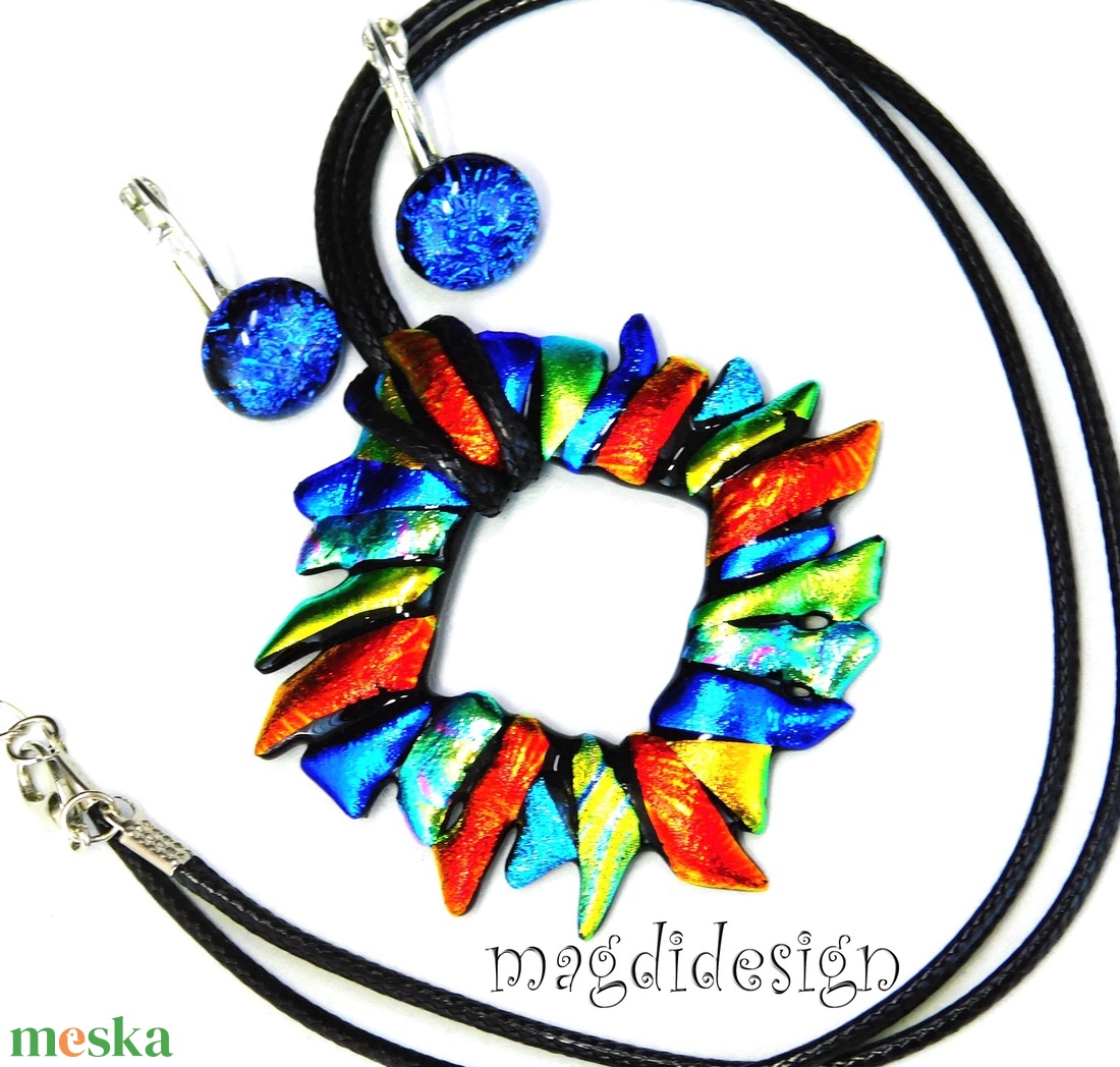 Csillogó dichroic üvegékszer szett nyaklánc kék kapcsos fülbevaló - ékszer - ékszerszett - Meska.hu Csillogó dichroic üvegékszer szett nyaklánc kék kapcsos fülbevaló - ékszer - ékszerszett - Meska.hu