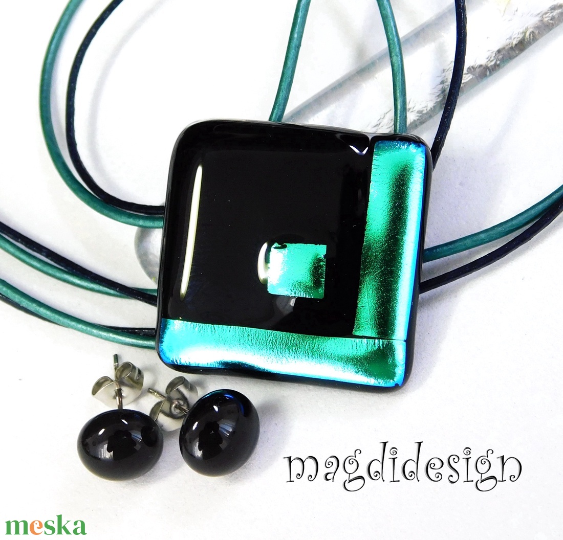 Fekete türkiz dichroic üvegékszer szett nyaklánc stiftes fülbevaló - ékszer - ékszerszett - Meska.hu Fekete türkiz dichroic üvegékszer szett nyaklánc stiftes fülbevaló - ékszer - ékszerszett - Meska.hu