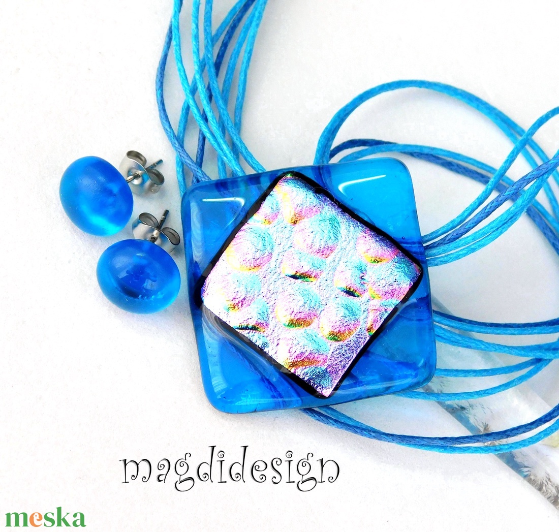 Kék-rózsaszín dichroic üvegékszer szett, nyaklánc, stiftes fülbevaló  - ékszer - ékszerszett - Meska.hu