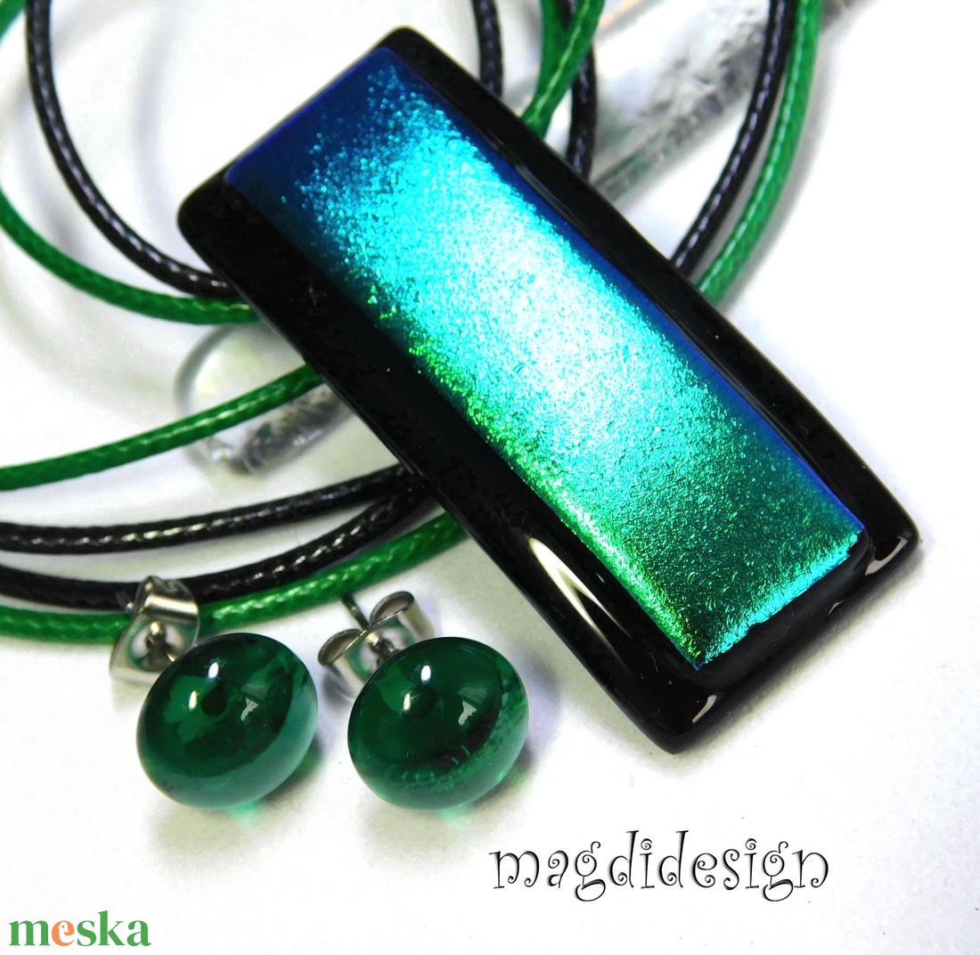 Türkiz-zöld színjáték dichroic üvegékszer szett pötty fülbevaló - ékszer - ékszerszett - Meska.hu Türkiz-zöld színjáték dichroic üvegékszer szett pötty fülbevaló - ékszer - ékszerszett - Meska.hu