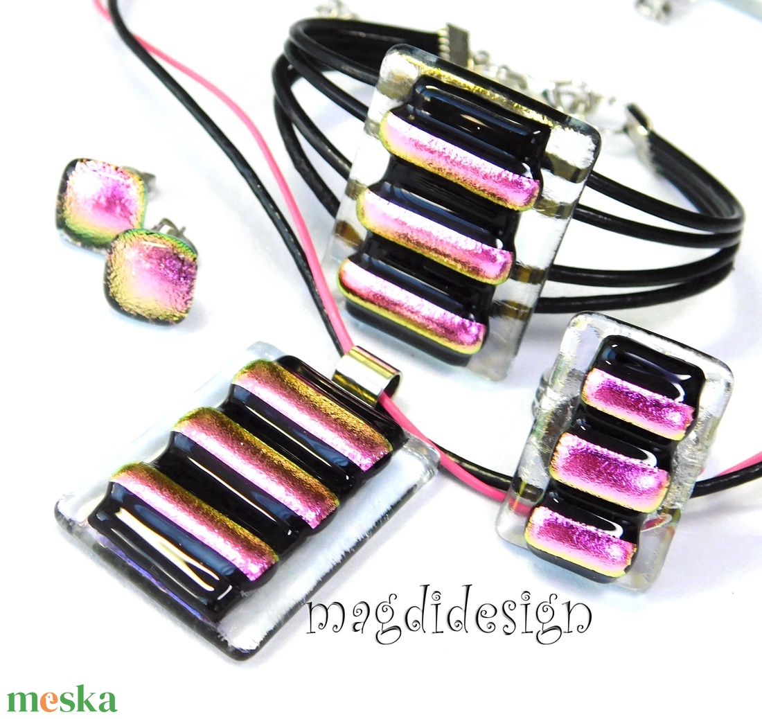 Csodás rózsaszín-fekete üvegékszer szett nyaklánc, karkötő, gyűrű,  stiftes fülbevaló - ékszer - ékszerszett - Meska.hu