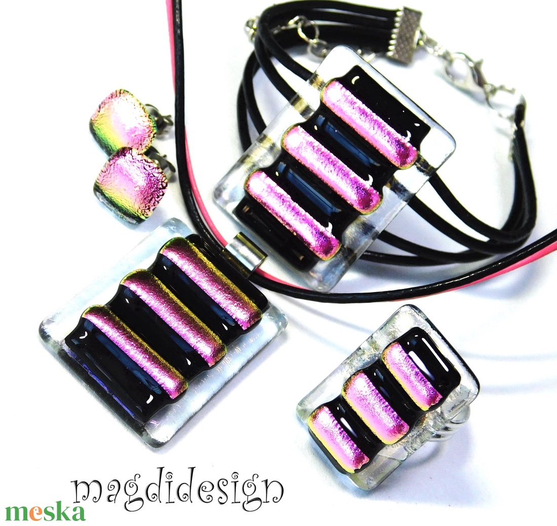 Csodás rózsaszín-fekete üvegékszer szett nyaklánc, karkötő, gyűrű,  stiftes fülbevaló - ékszer - ékszerszett - Meska.hu