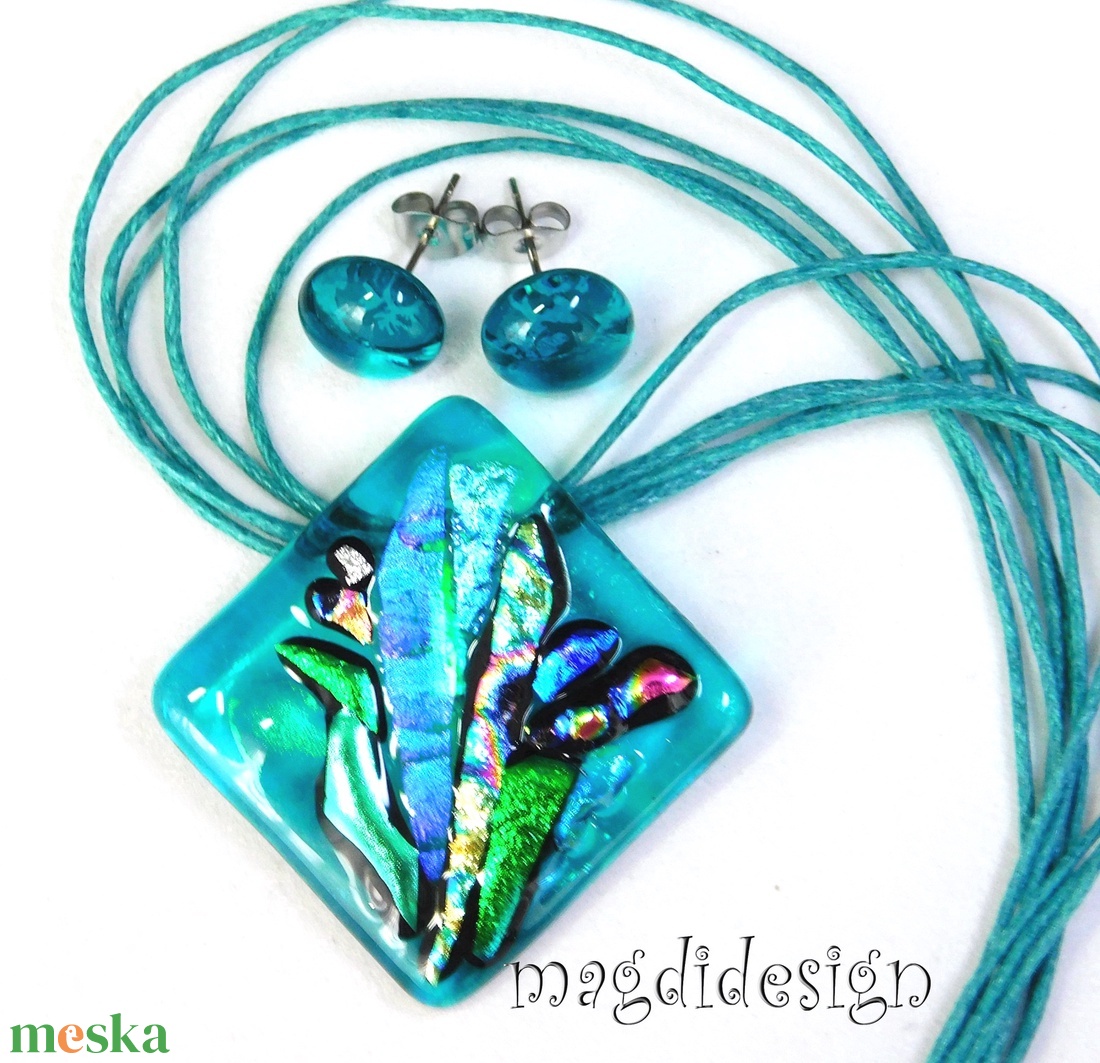 Szirmok türkizbenben dichroic üvegékszer szett nyaklánc stiftes fülbevaló - ékszer - ékszerszett - Meska.hu Szirmok türkizbenben dichroic üvegékszer szett nyaklánc stiftes fülbevaló - ékszer - ékszerszett - Meska.hu