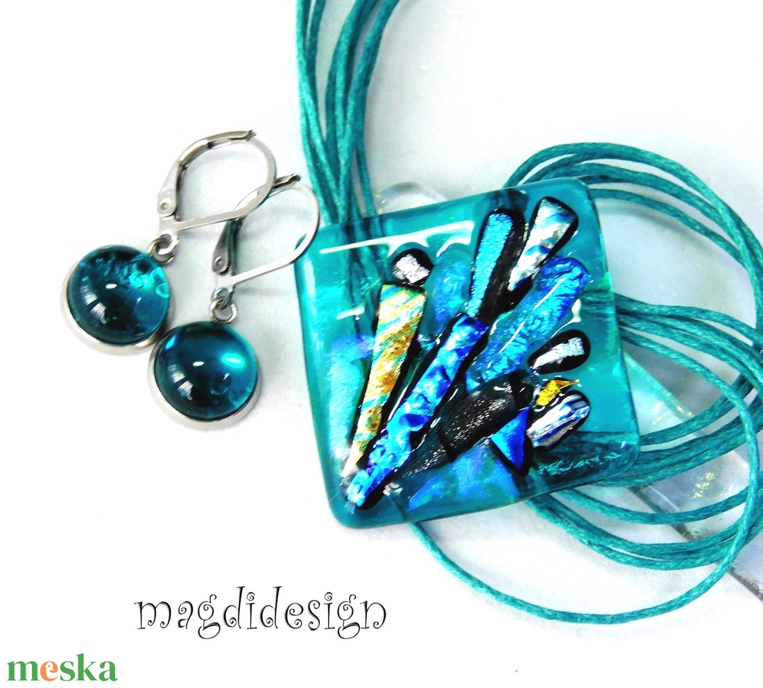 Szirmok türkizbenben dichroic üvegékszer szett nyaklánc kapcsos fülbevaló  - ékszer - ékszerszett - Meska.hu