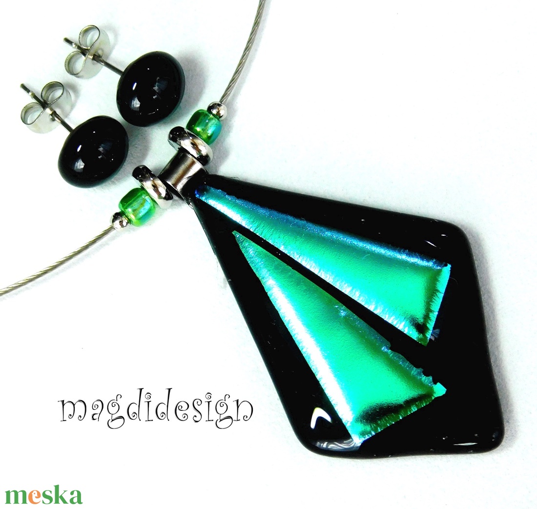 Selyem türkiz fekete szögek üvegékszer szett nyaklánc stiftes fülbevaló - ékszer - ékszerszett - Meska.hu Selyem türkiz fekete szögek üvegékszer szett nyaklánc stiftes fülbevaló - ékszer - ékszerszett - Meska.hu