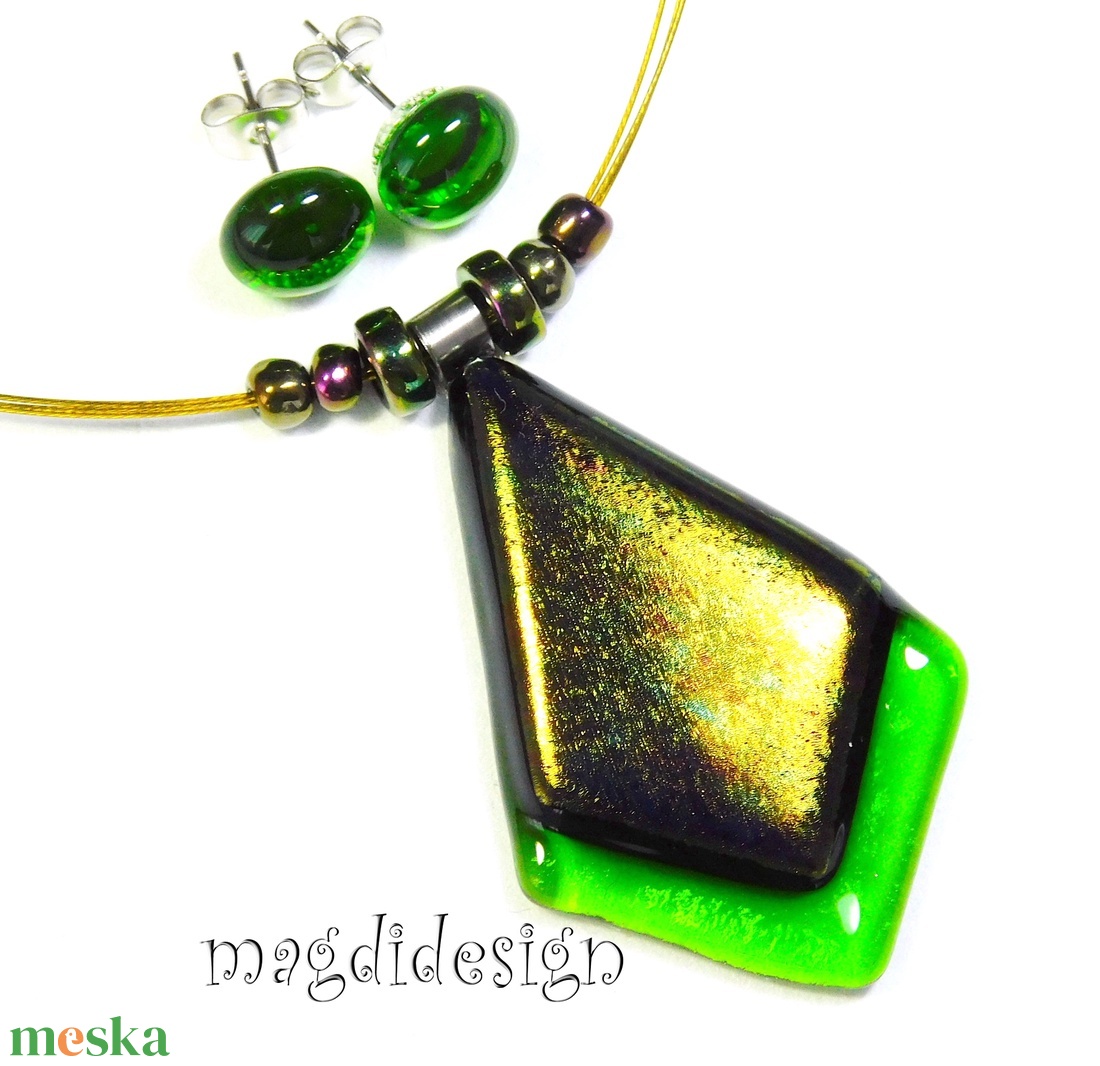 Csillogó moha szögek üvegékszer szett nyaklánc stiftes fülbevaló 1 - ékszer - ékszerszett - Meska.hu Csillogó moha szögek üvegékszer szett nyaklánc stiftes fülbevaló 1 - ékszer - ékszerszett - Meska.hu