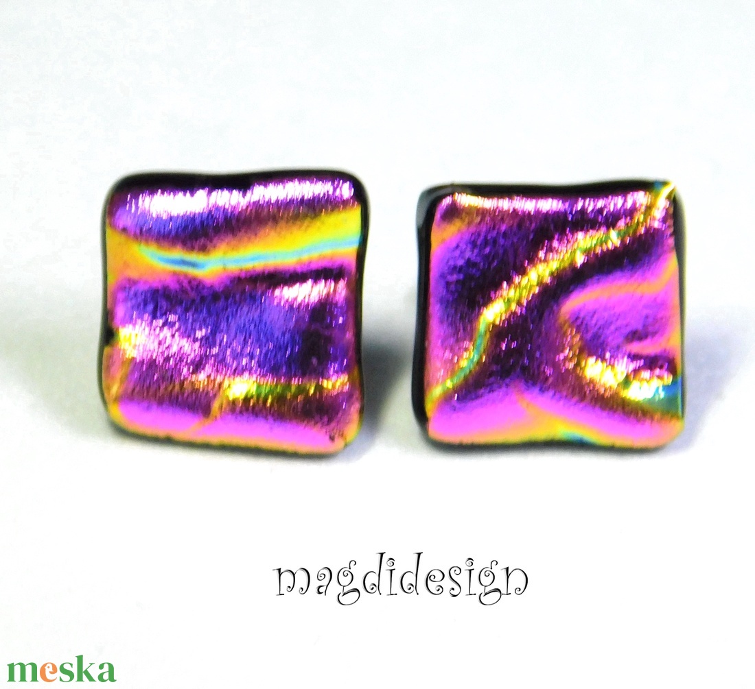 Bíbor-lila színjáték dichroic üvegékszer stiftes fülbevaló  - ékszer - fülbevaló - pötty fülbevaló - Meska.hu