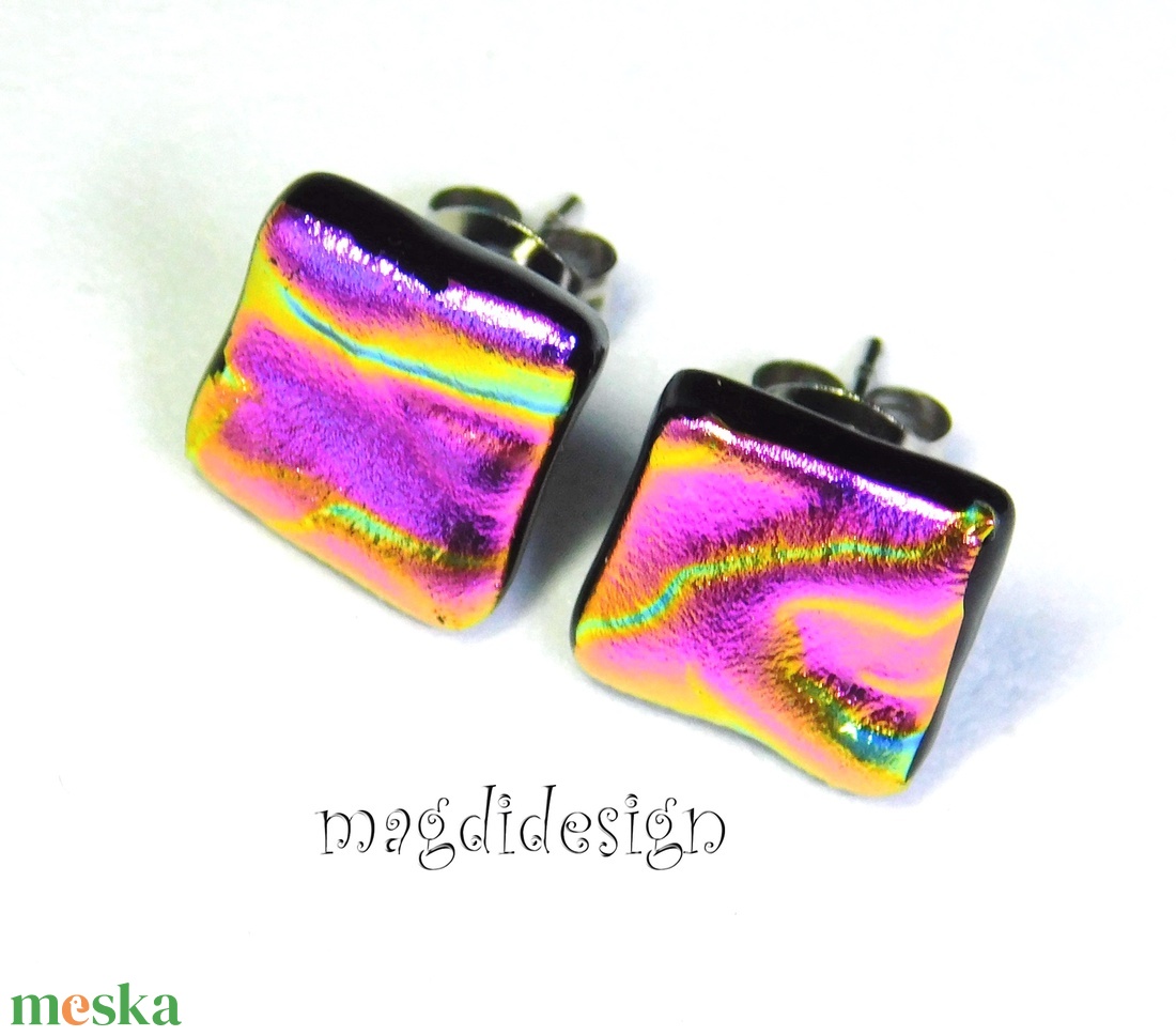 Bíbor-lila színjáték dichroic üvegékszer stiftes fülbevaló  - ékszer - fülbevaló - pötty fülbevaló - Meska.hu