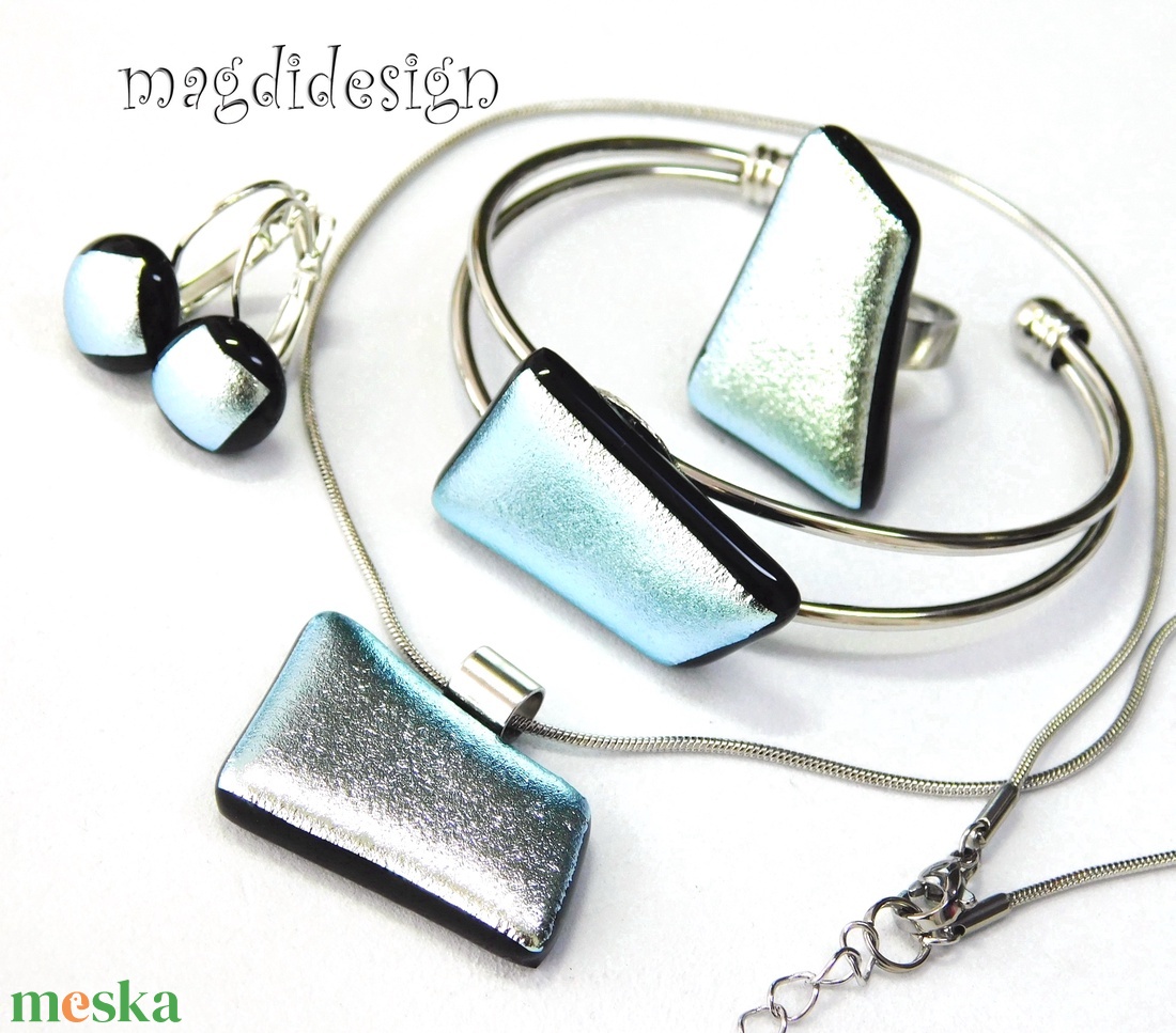 Ezüst dichroic üvegékszer szett nyaklánc, karkötő, gyűrű, kapcsos fülbevaló  - ékszer - ékszerszett - Meska.hu