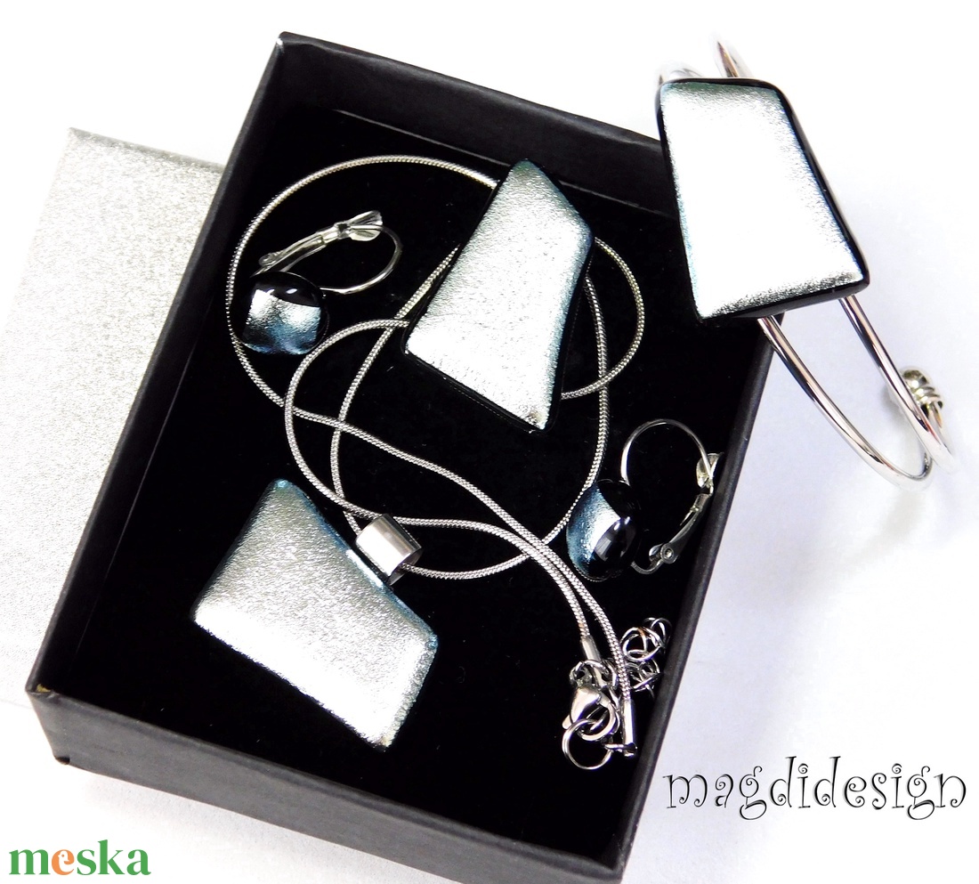 Ezüst dichroic üvegékszer szett nyaklánc, karkötő, gyűrű, kapcsos fülbevaló  - ékszer - ékszerszett - Meska.hu