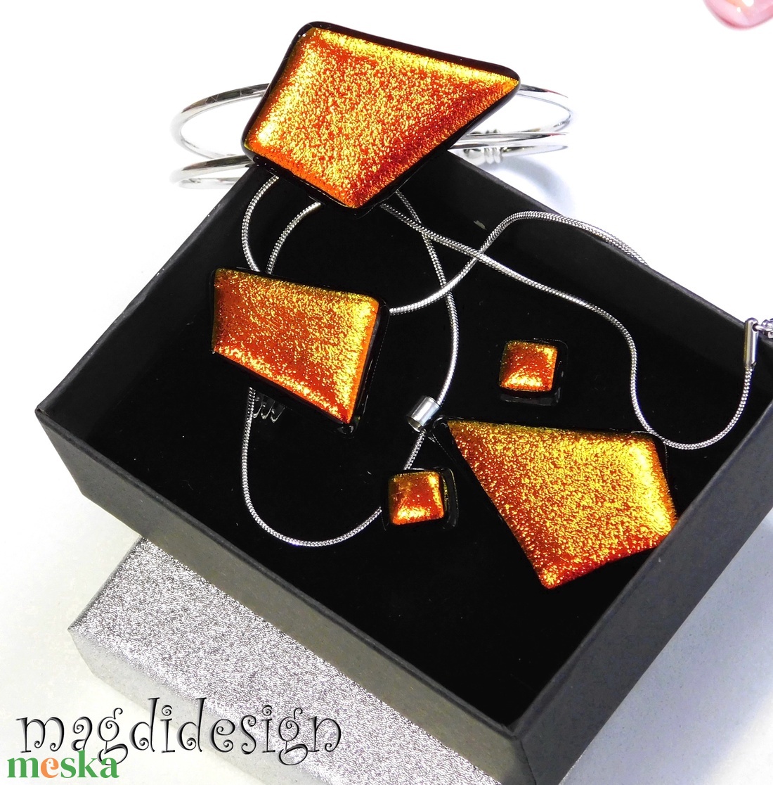 Narancs dichroic üvegékszer karkötő - ékszer - karkötő - karkötő medállal - Meska.hu Narancs dichroic üvegékszer karkötő - ékszer - karkötő - karkötő medállal - Meska.hu