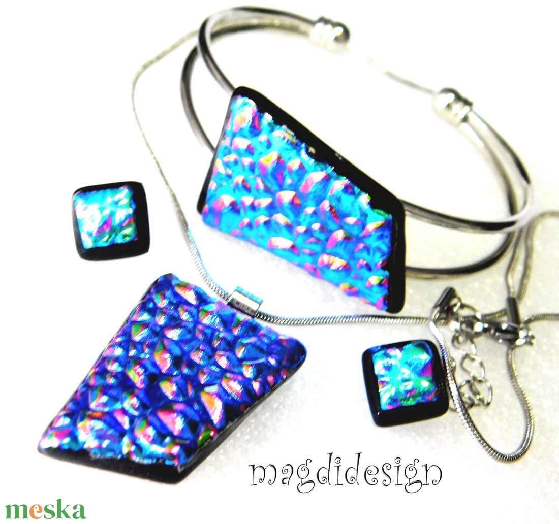 Színjátszó dichroic üvegékszer szett nyaklánc, karkötő,  stiftes fülbevaló  - ékszer - ékszerszett - Meska.hu