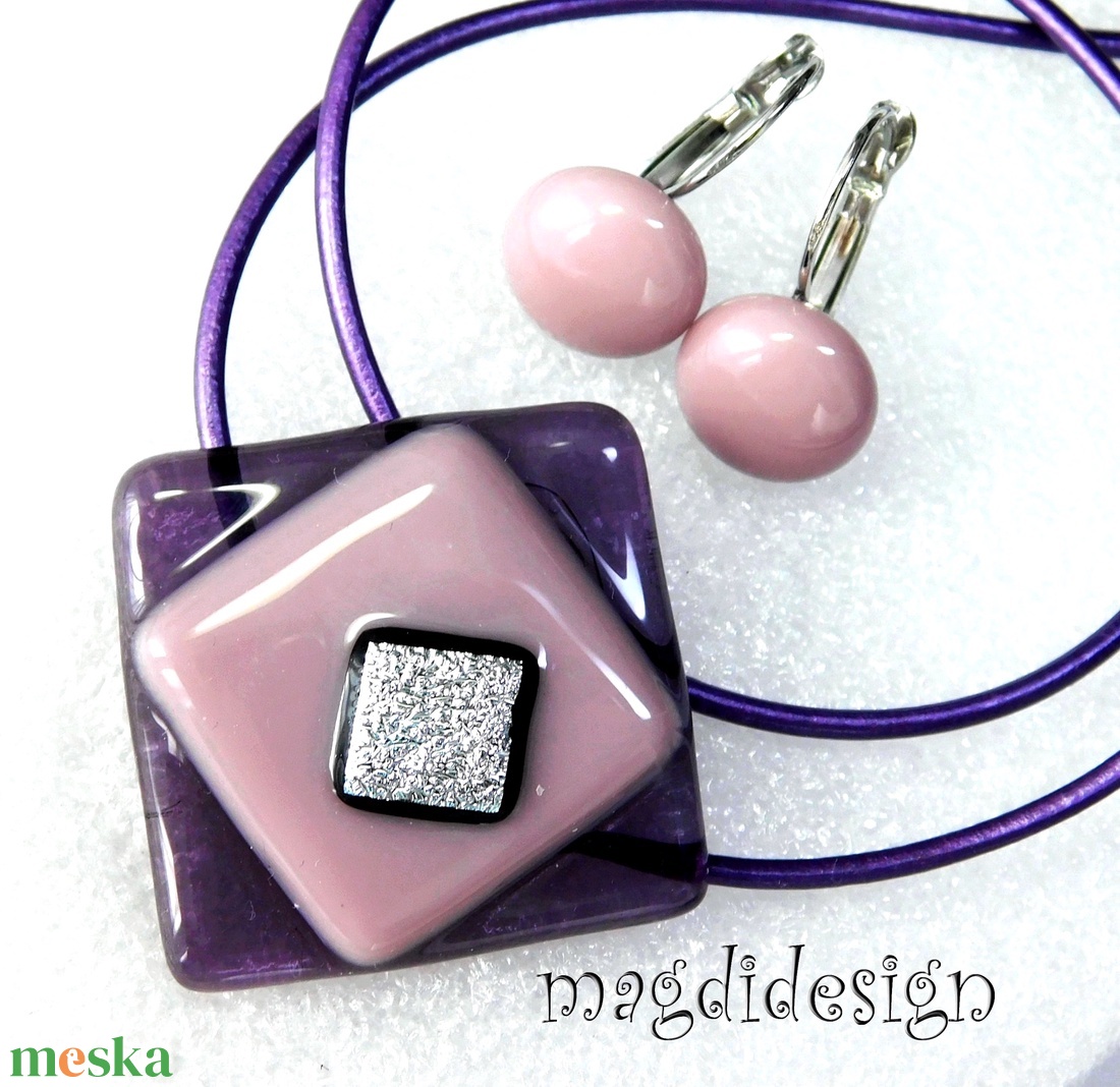 Lila rombusz üvegékszer szett, nyaklánc, kapcsos fülbevaló  - ékszer - ékszerszett - Meska.hu