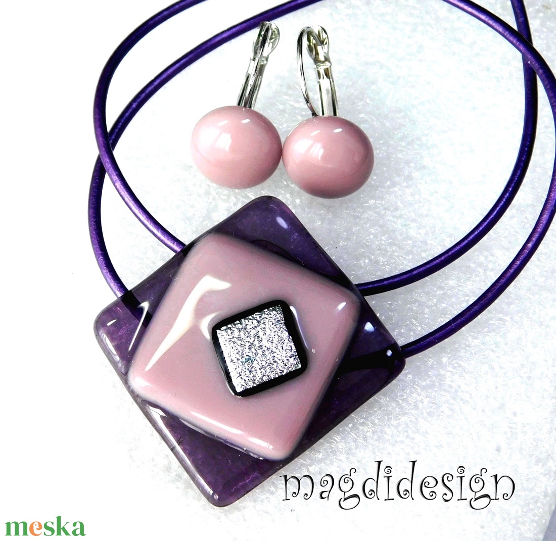 Lila rombusz üvegékszer szett, nyaklánc, kapcsos fülbevaló  - ékszer - ékszerszett - Meska.hu