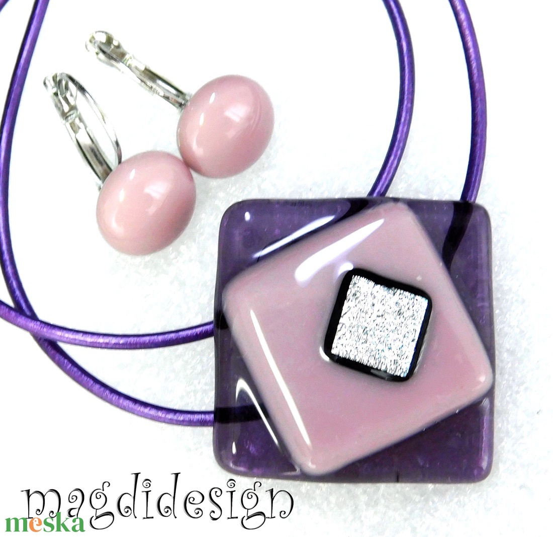 Lila rombusz üvegékszer szett, nyaklánc, kapcsos fülbevaló  - ékszer - ékszerszett - Meska.hu