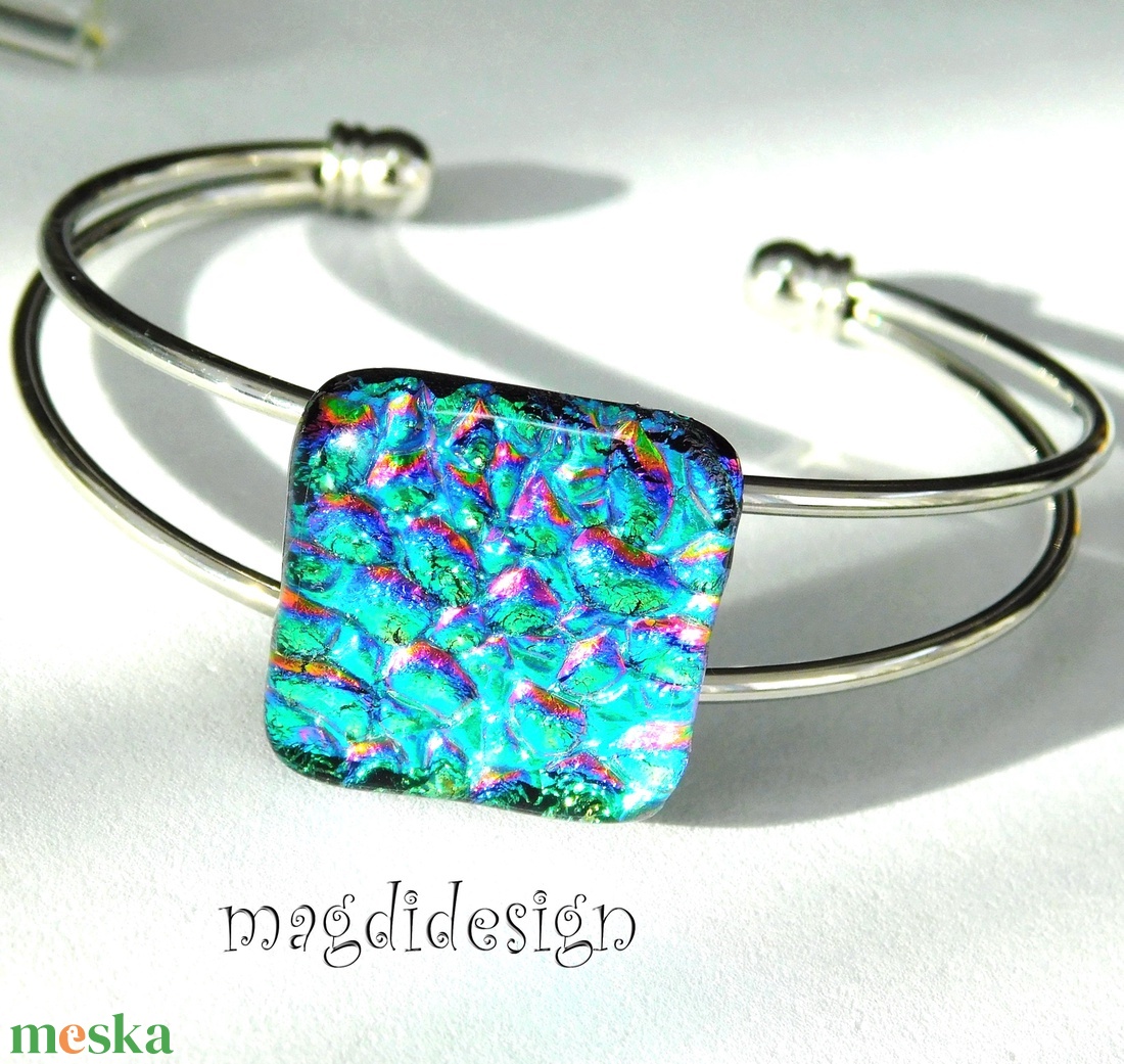 Színjátszó buborékok üvegékszer karkötő - ékszer - karkötő - karkötő medállal - Meska.hu