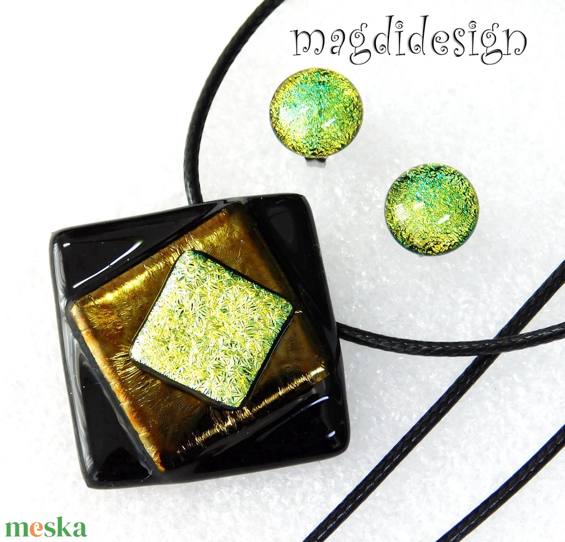 Fekete-arany absztrakt üvegékszer szett nyaklánc, stiftes fülbevaló - ékszer - ékszerszett - Meska.hu Fekete-arany absztrakt üvegékszer szett nyaklánc, stiftes fülbevaló - ékszer - ékszerszett - Meska.hu