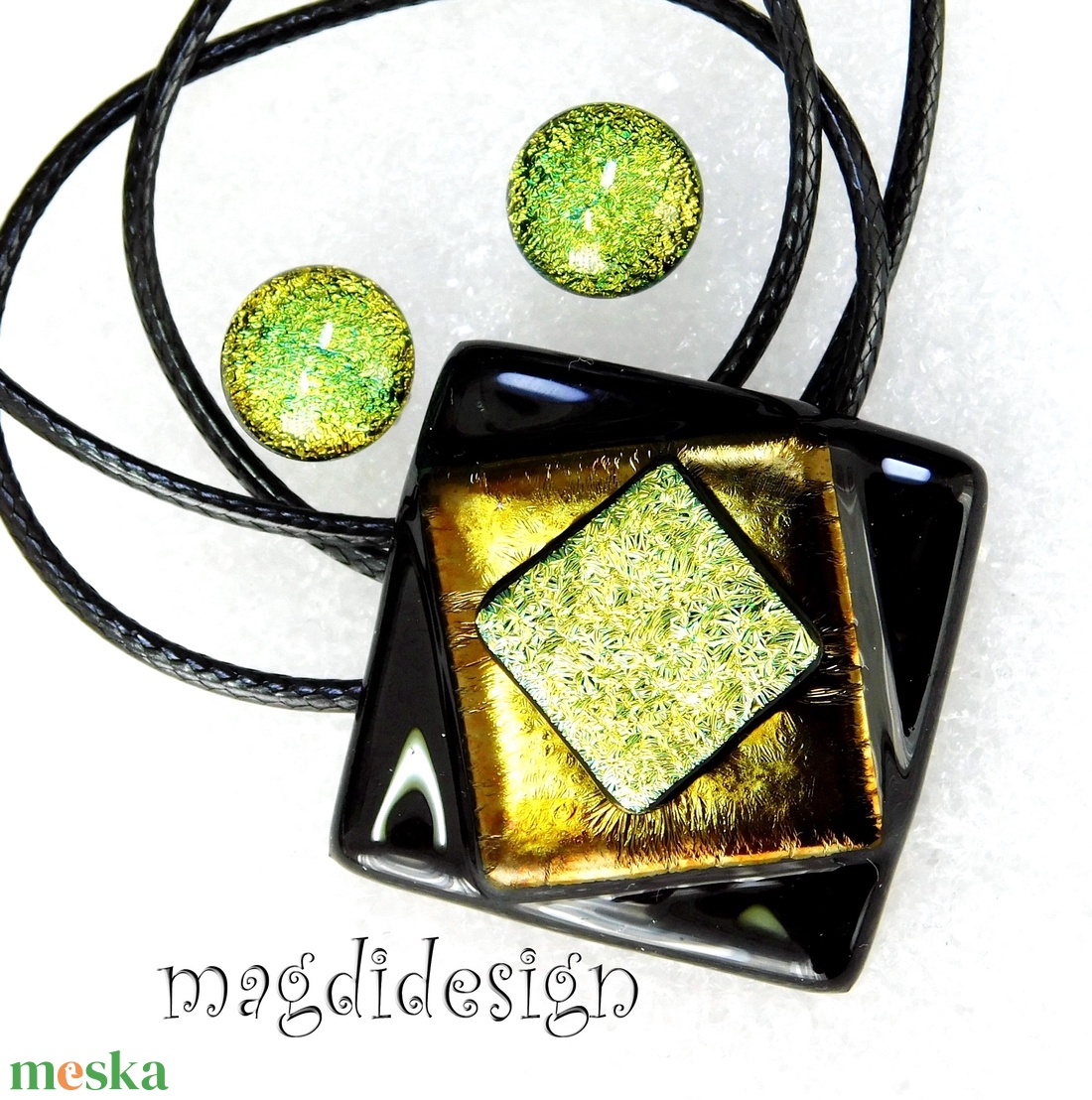 Fekete-arany absztrakt üvegékszer szett nyaklánc, stiftes fülbevaló - ékszer - ékszerszett - Meska.hu Fekete-arany absztrakt üvegékszer szett nyaklánc, stiftes fülbevaló - ékszer - ékszerszett - Meska.hu