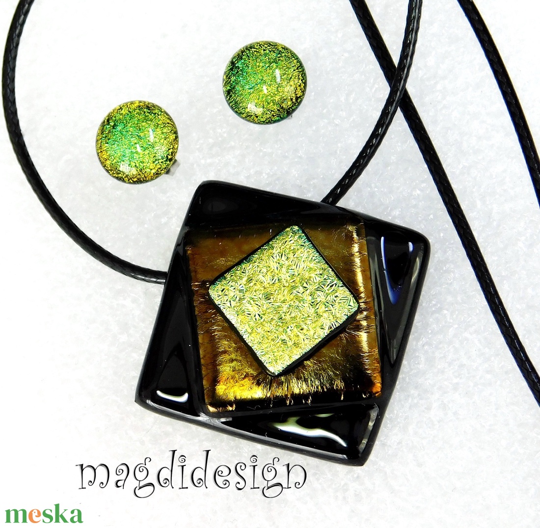 Fekete-arany absztrakt üvegékszer szett nyaklánc, stiftes fülbevaló - ékszer - ékszerszett - Meska.hu Fekete-arany absztrakt üvegékszer szett nyaklánc, stiftes fülbevaló - ékszer - ékszerszett - Meska.hu