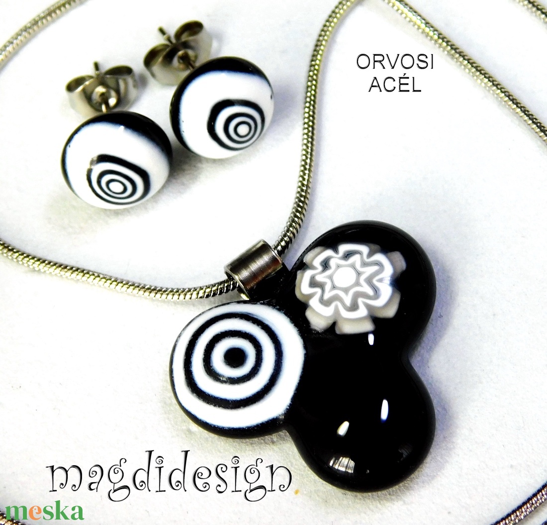 Fekete-fehér bogyós színtrió üvegékszer szett nyaklánc stiftes fülbevaló - ékszer - ékszerszett - Meska.hu Fekete-fehér bogyós színtrió üvegékszer szett nyaklánc stiftes fülbevaló - ékszer - ékszerszett - Meska.hu