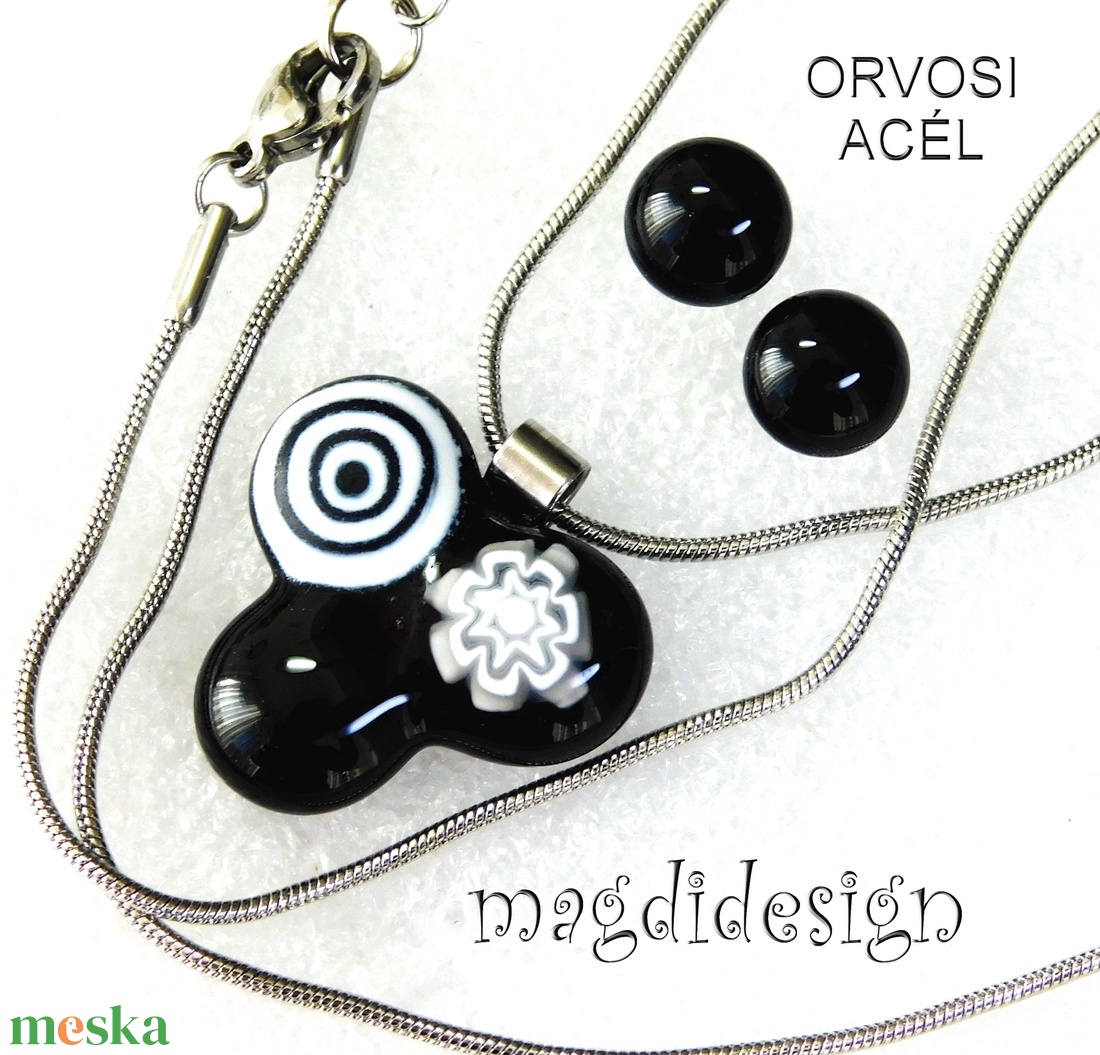 Fekete-fehér bogyós színtrió üvegékszer szett nyaklánc stiftes fülbevaló - ékszer - ékszerszett - Meska.hu Fekete-fehér bogyós színtrió üvegékszer szett nyaklánc stiftes fülbevaló - ékszer - ékszerszett - Meska.hu