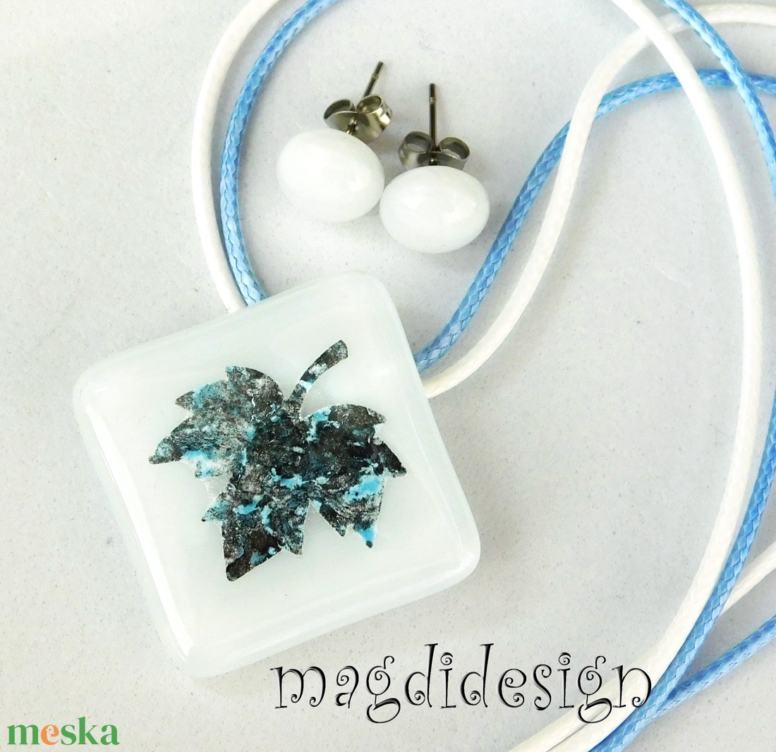 Zizegő levél fehérben üvegékszer szett, nyaklánc, stiftes fülbevaló - ékszer - ékszerszett - Meska.hu