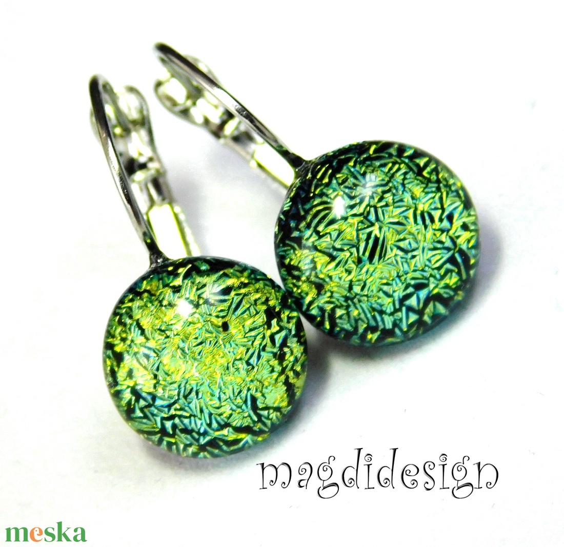 Színjátszó arany-zöld üvegékszer kapcsos fülbevaló - ékszer - fülbevaló - lógó fülbevaló - Meska.hu