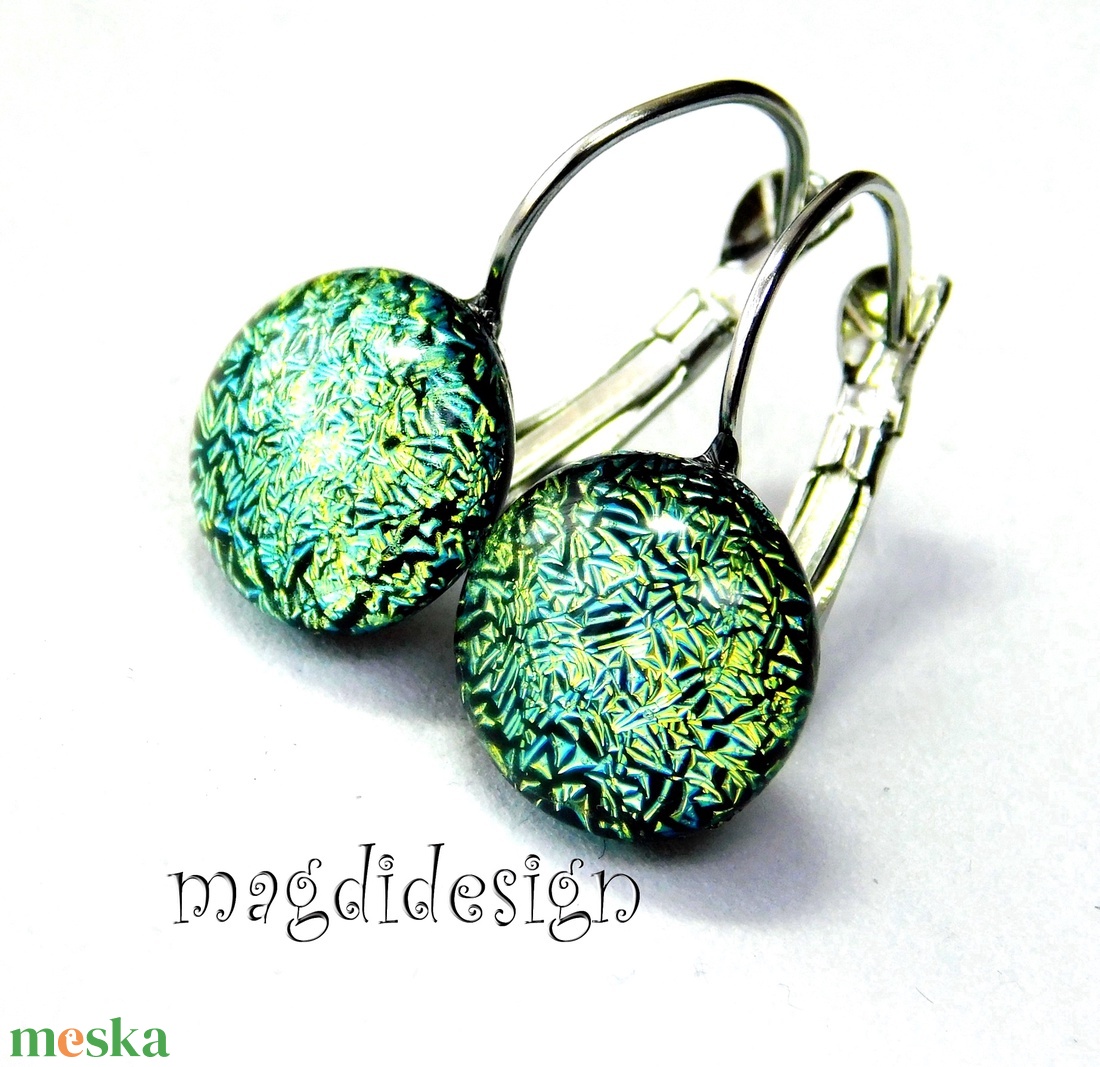 Színjátszó arany-zöld üvegékszer kapcsos fülbevaló - ékszer - fülbevaló - lógó fülbevaló - Meska.hu