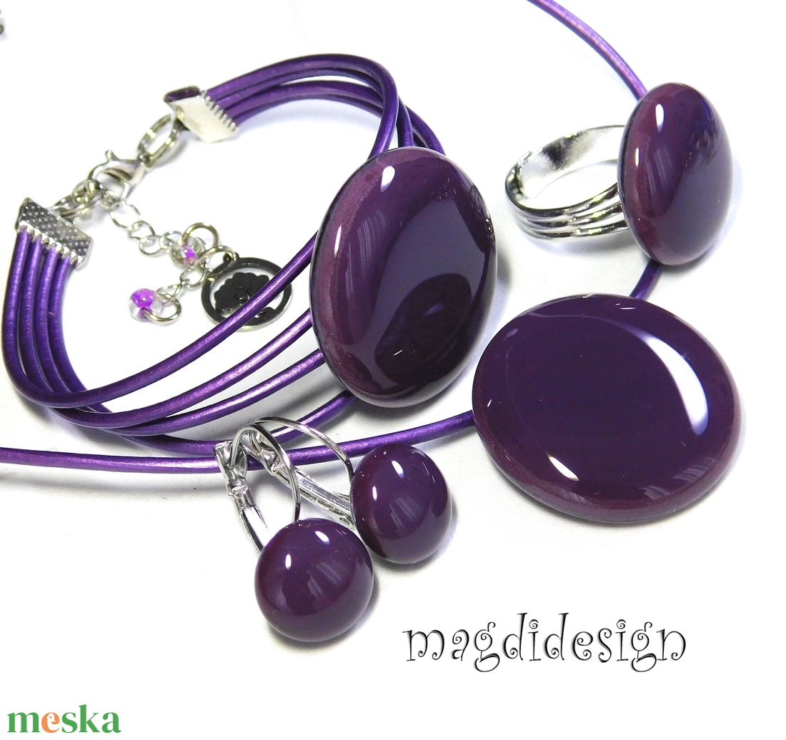 Sötétlila üvegékszer szett, nyaklánc, karkötő, gyűrű, kapcsos fülbevaló - ékszer - ékszerszett - Meska.hu