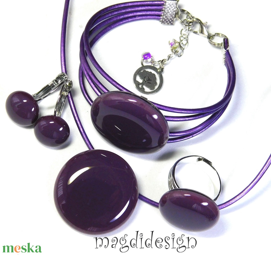 Sötétlila üvegékszer szett, nyaklánc, karkötő, gyűrű, kapcsos fülbevaló - ékszer - ékszerszett - Meska.hu
