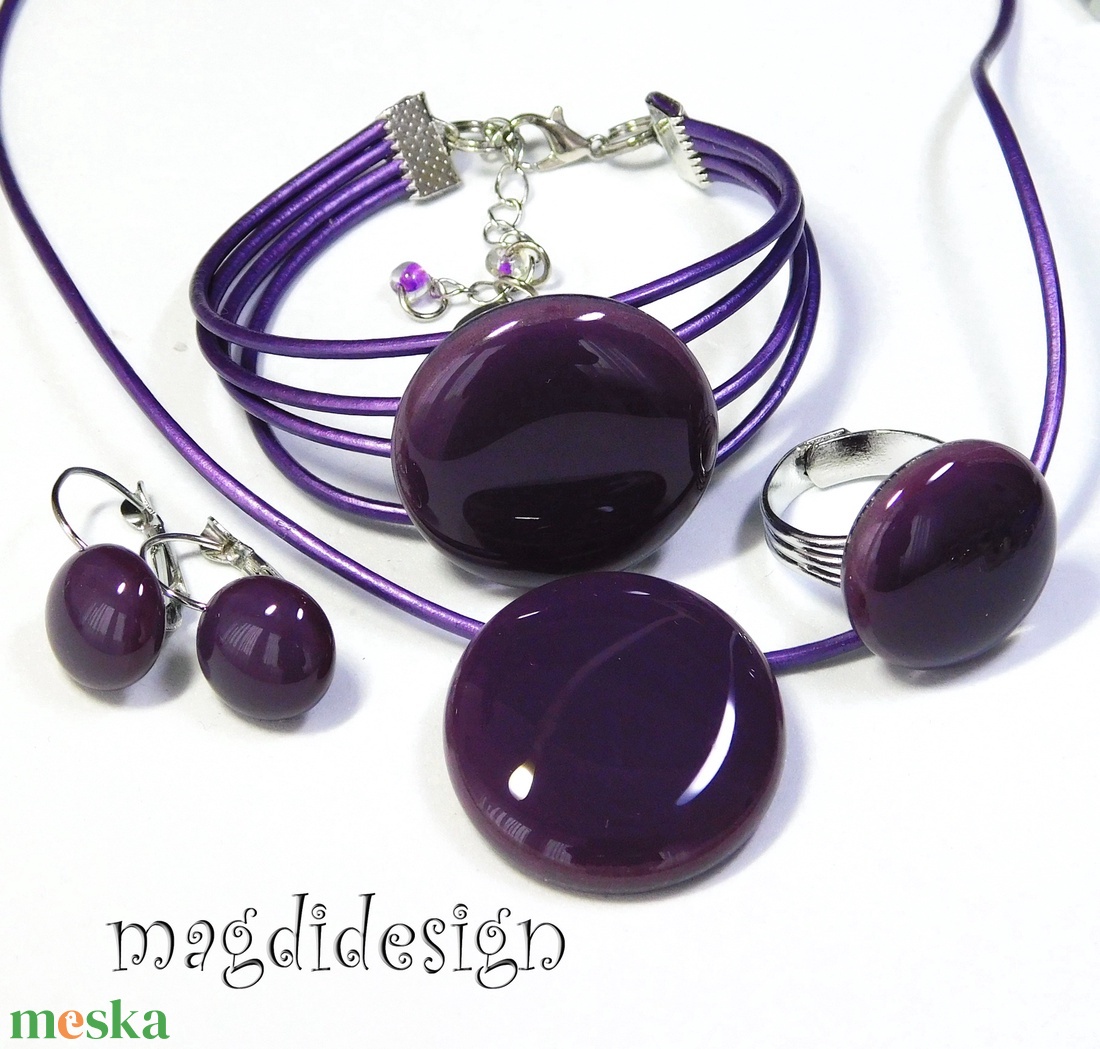 Sötétlila üvegékszer szett, nyaklánc, karkötő, gyűrű, kapcsos fülbevaló - ékszer - ékszerszett - Meska.hu