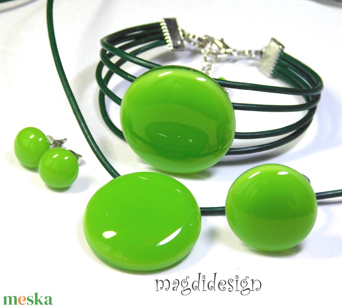 Zöld villanás üvegékszer szett, nyaklánc, karkötő, gyűrű, stiftes fülbevaló - ékszer - ékszerszett - Meska.hu
