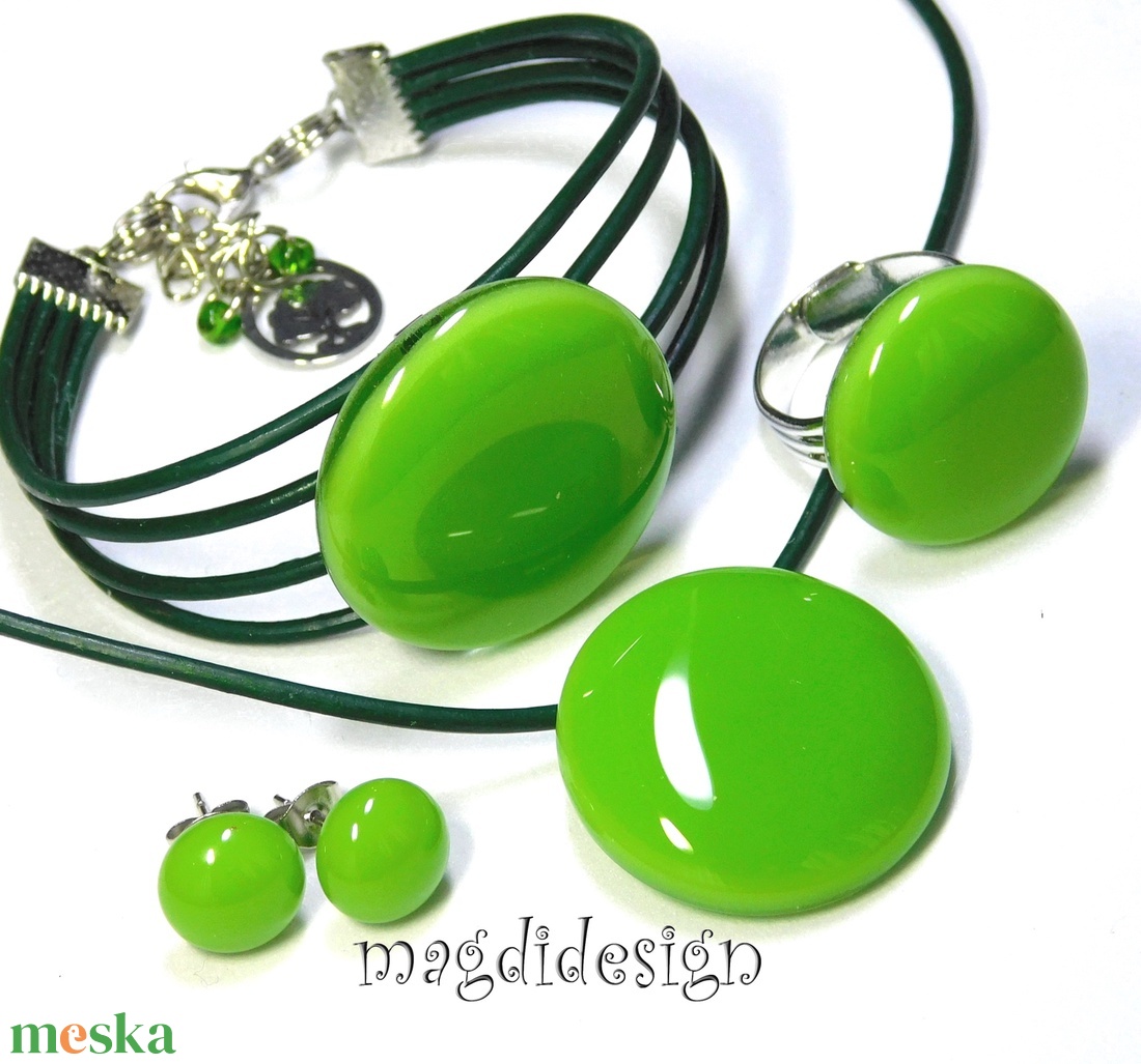 Zöld villanás üvegékszer szett, nyaklánc, karkötő, gyűrű, stiftes fülbevaló - ékszer - ékszerszett - Meska.hu