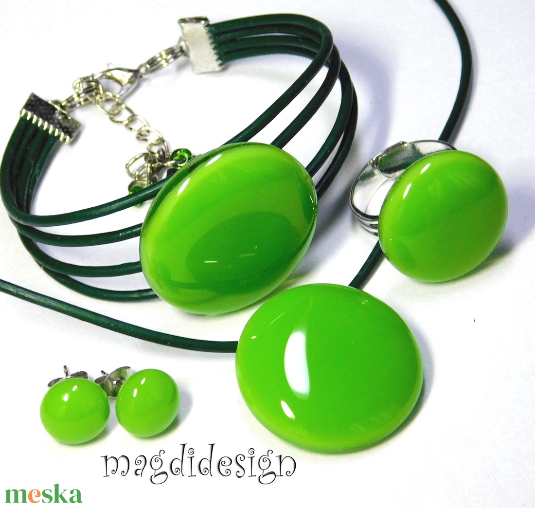 Zöld villanás üvegékszer szett, nyaklánc, karkötő, gyűrű, stiftes fülbevaló - ékszer - ékszerszett - Meska.hu