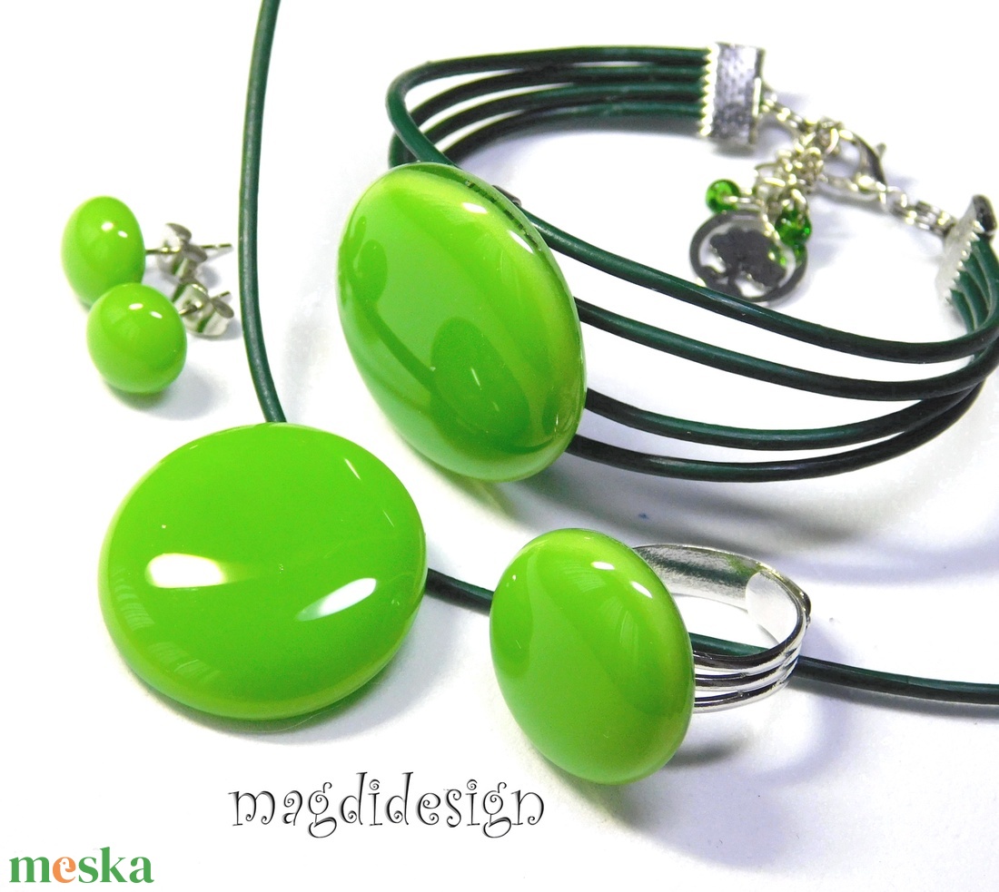 Zöld villanás üvegékszer szett, nyaklánc, karkötő, gyűrű, stiftes fülbevaló - ékszer - ékszerszett - Meska.hu