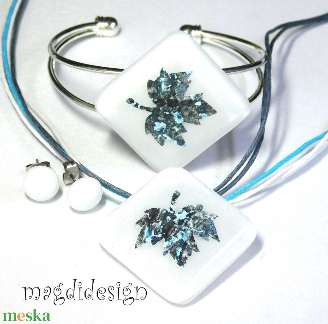 Zizegő levél fehérben üvegékszer szett, nyaklánc, karkötő, stiftes fülbevaló - ékszer - ékszerszett - Meska.hu