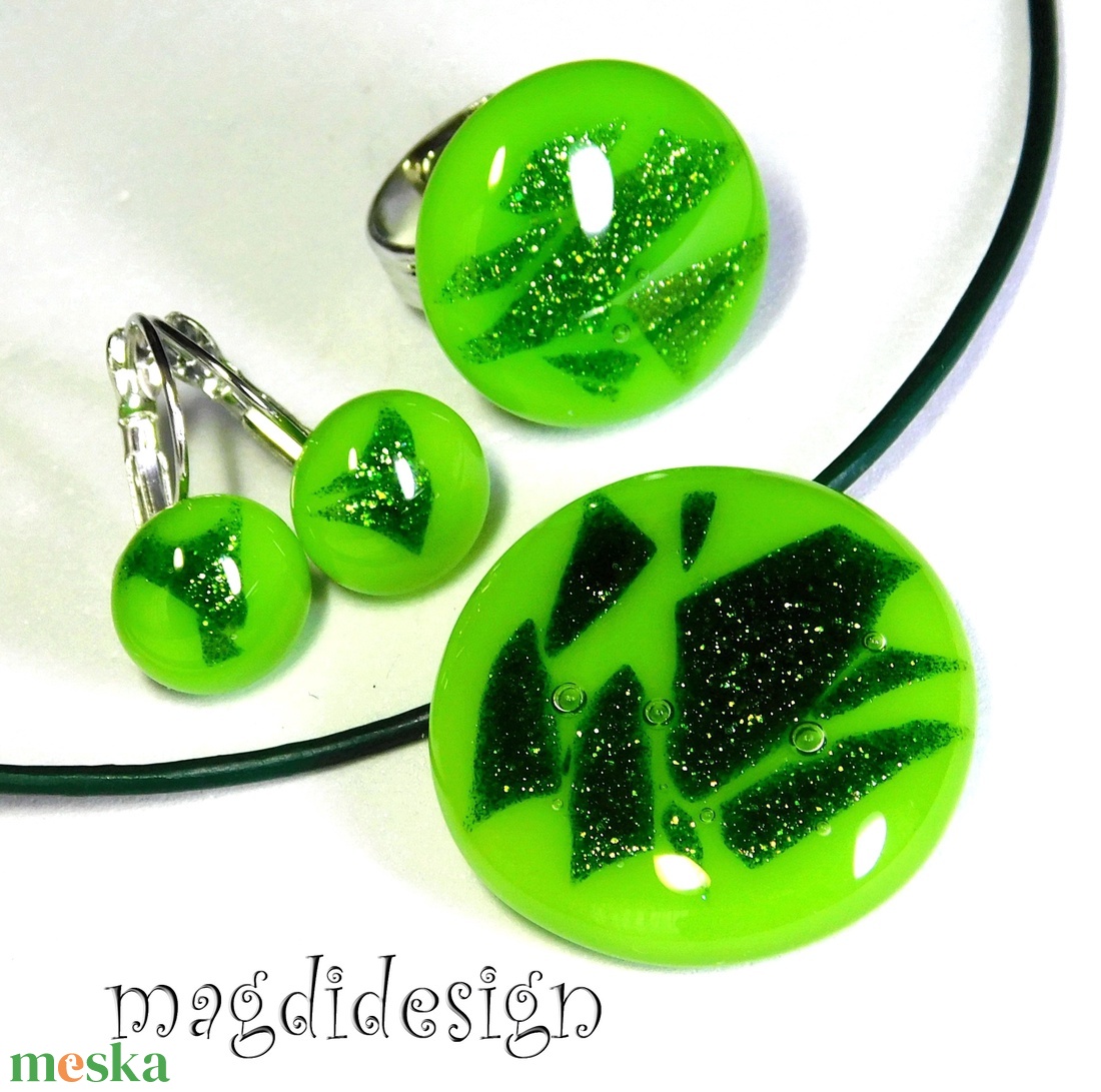 Csillámos zöld villanás üvegékszer szett, nyaklánc, gyűrű, fülbevaló - ékszer - ékszerszett - Meska.hu