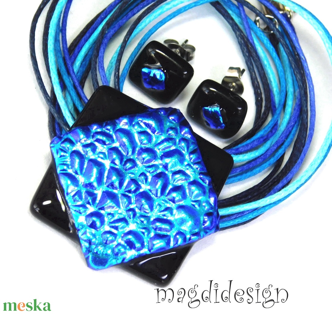 Kék piramisok feketén üvegékszer szett, nyaklánc, stiftes fülbevaló - ékszer - ékszerszett - Meska.hu