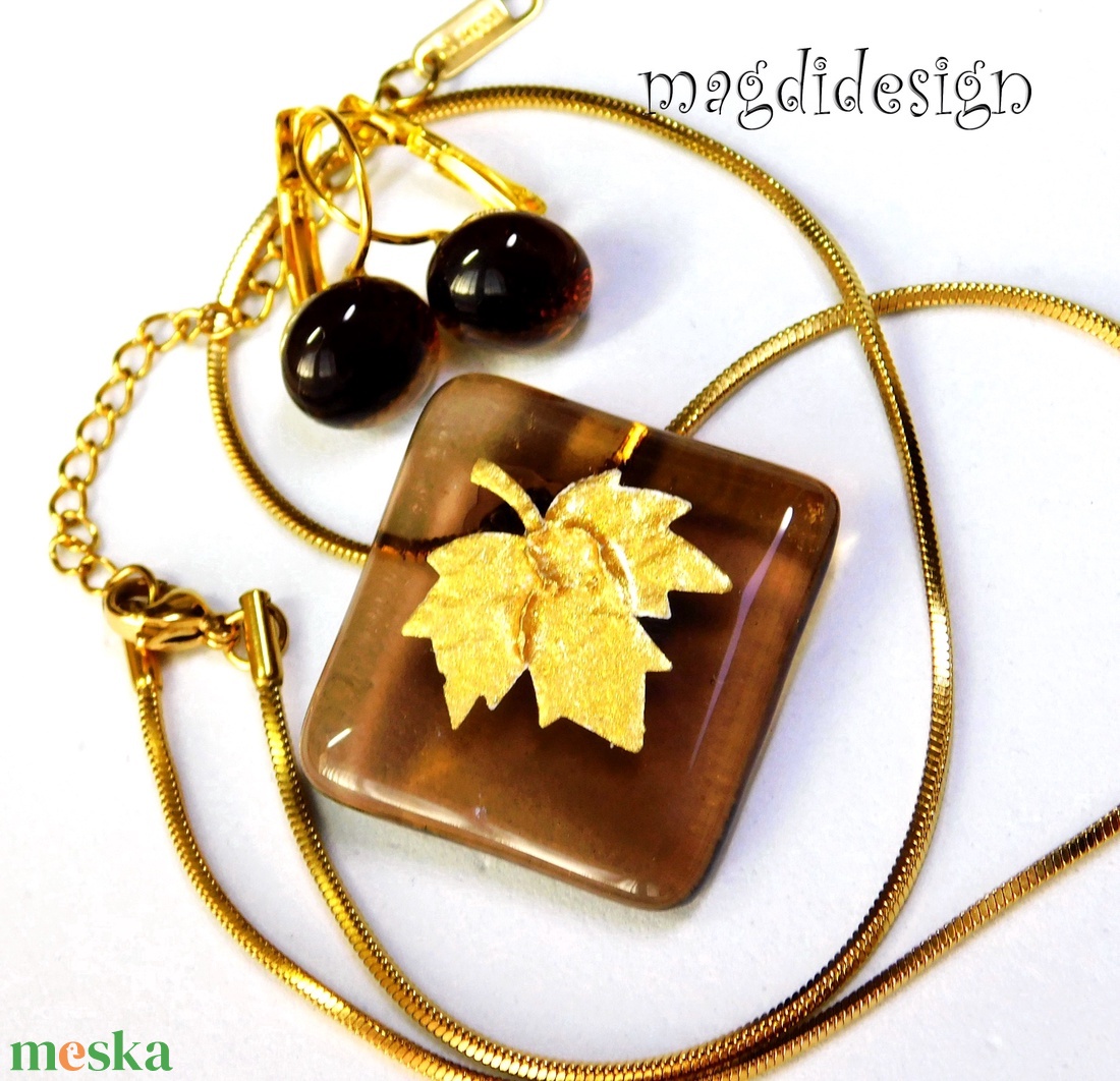 Zizegő arany dichroic levél kávéban üvegékszer szett, nyaklánc, kapcsos fülbevaló  - ékszer - ékszerszett - Meska.hu